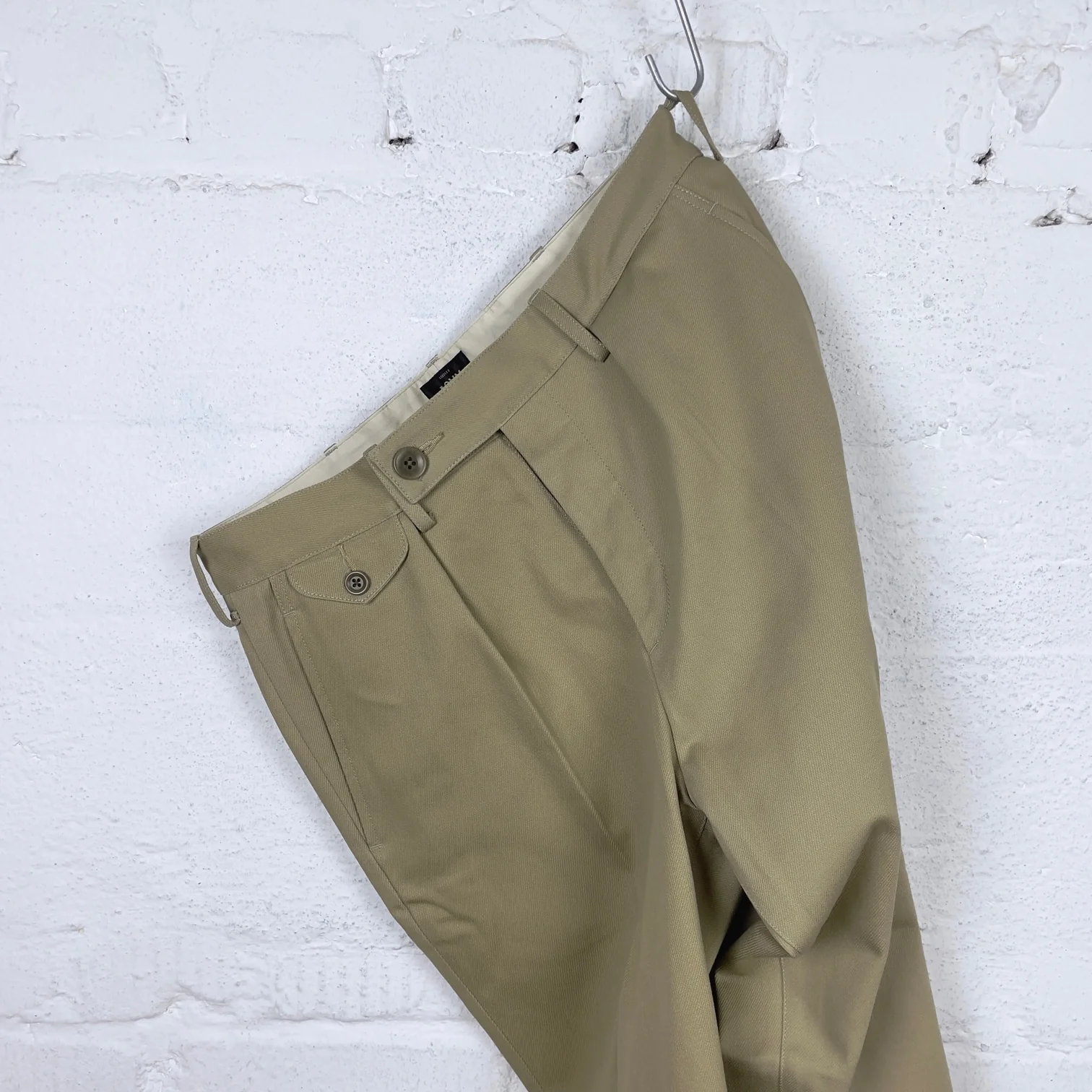 addict clothes | acv-tr02kt single-pleated katsuragi cotton army trousers - beige - Image 3