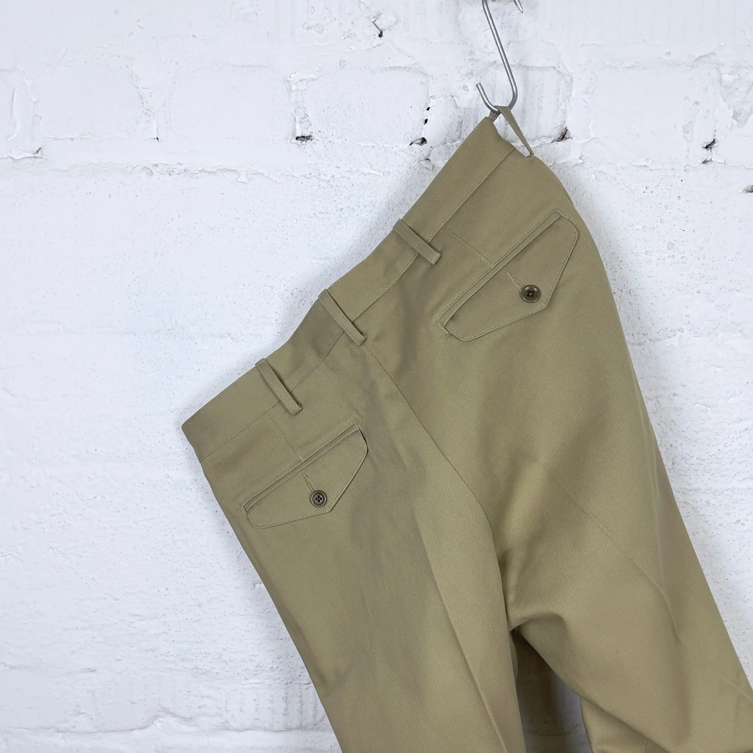 addict clothes | acv-tr02kt single-pleated katsuragi cotton army trousers - beige - Image 6