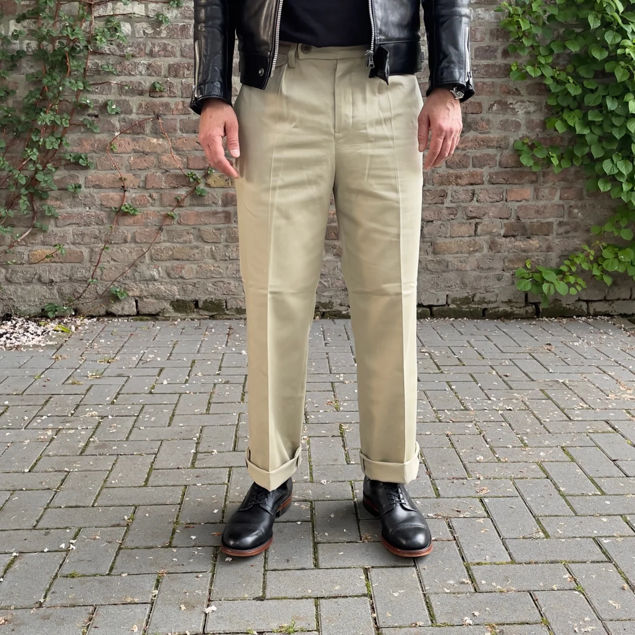 addict clothes | acv-tr02tw single pleated cotton twill trousers - beige - Image 3