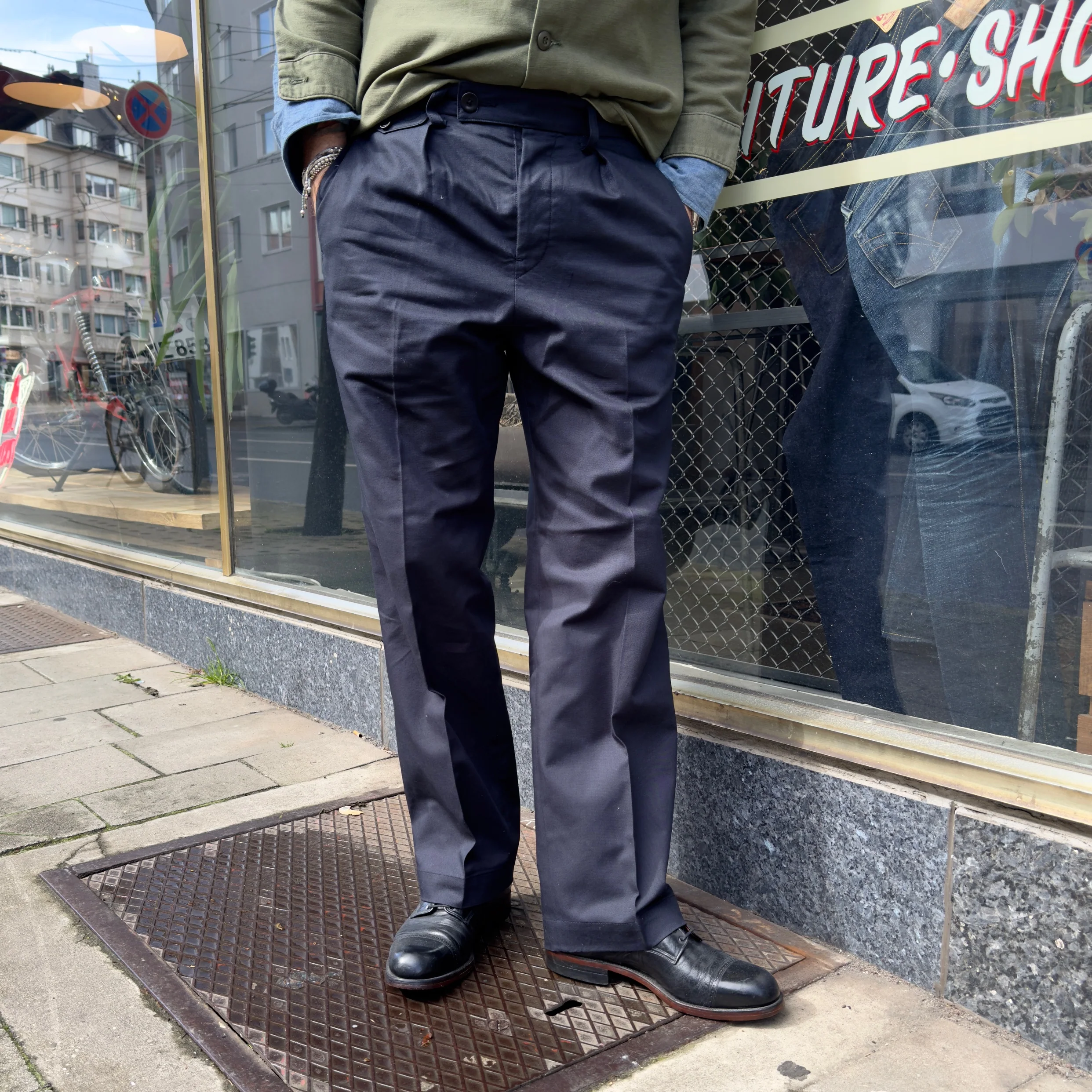 addict clothes | acv-tr02tw single pleated cotton twill trousers - d.navy - Image 2