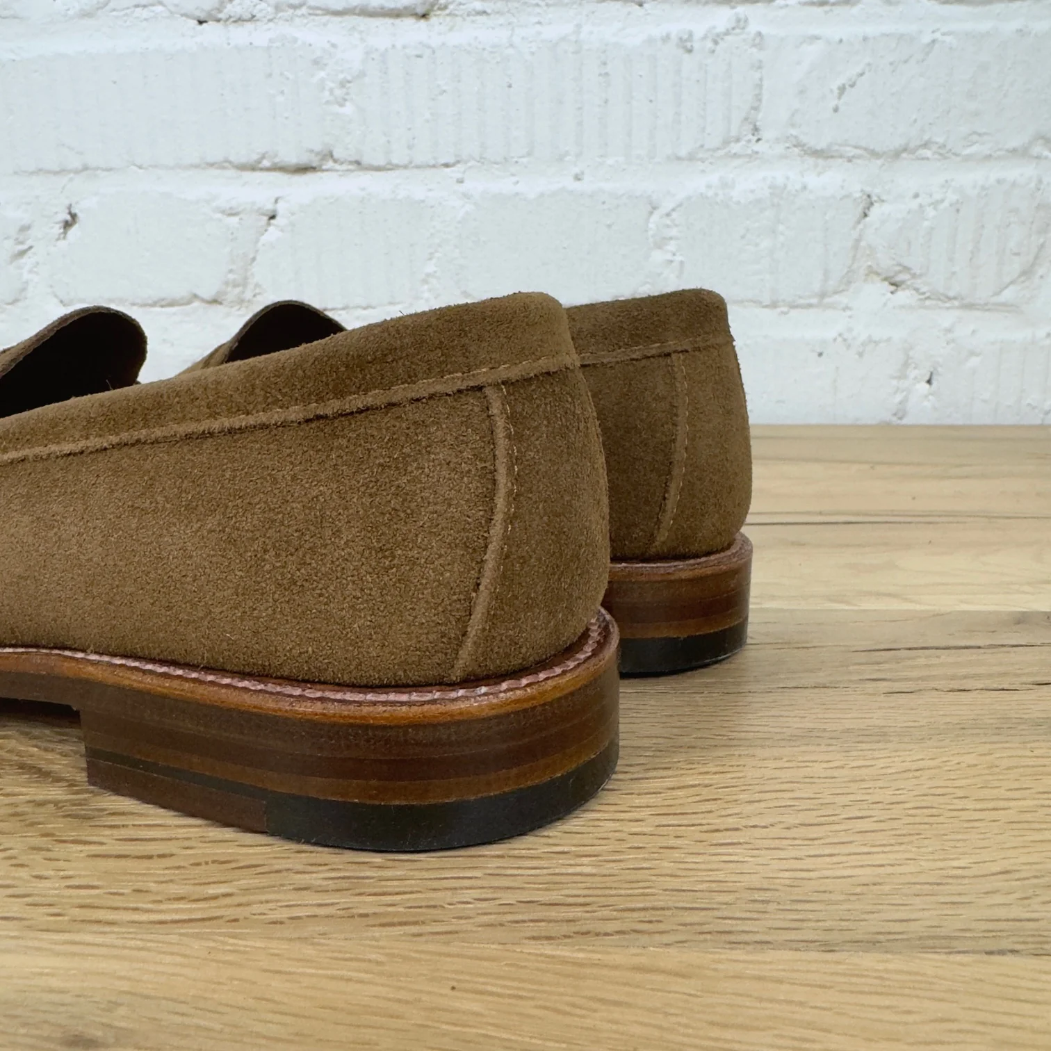 alden | 6243f unlined leisure handsewn penny loafer in snuff suede - Image 6