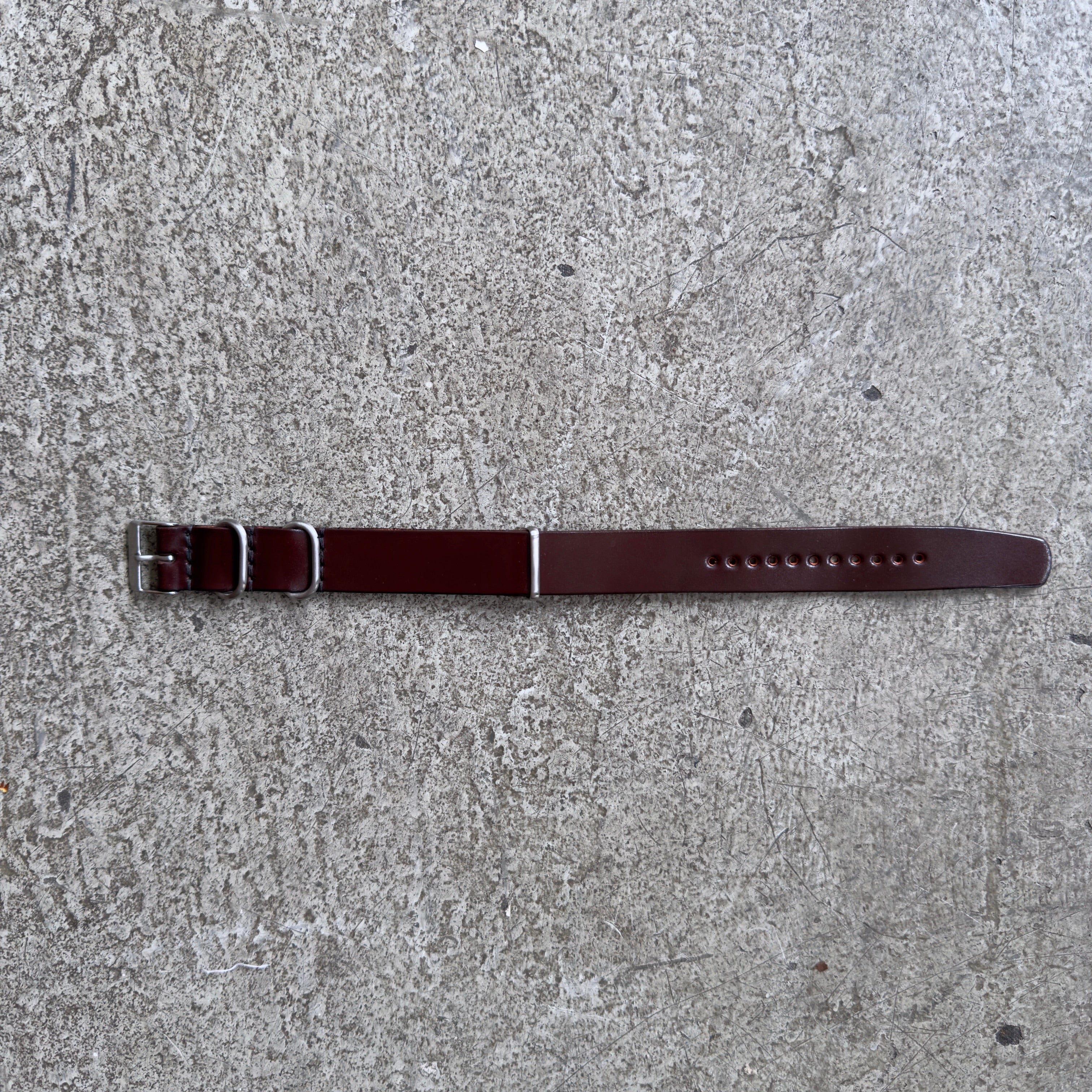 barnes & moore | nato watch strap horween shell cordovan oxblood - 20mm - Image 3