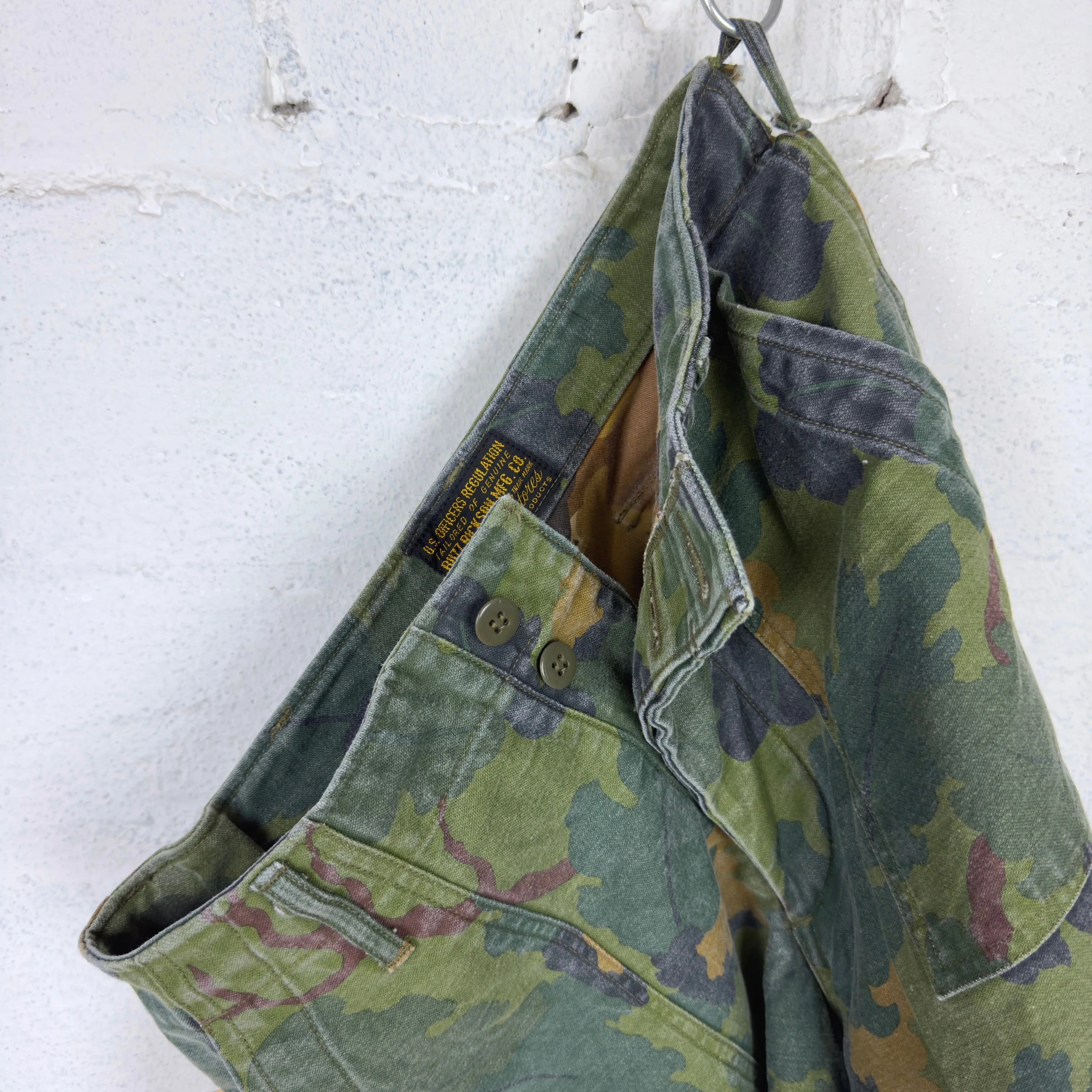 buzz rickson's | br52543 mitchell pattern camo shorts - Image 3