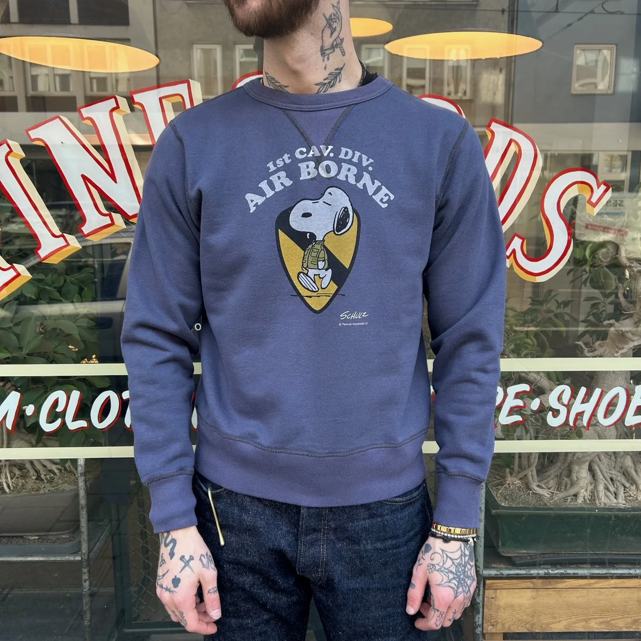 buzz rickson's | br69273 set-in crew sweat x peanuts "air borne" - navy - Image 2