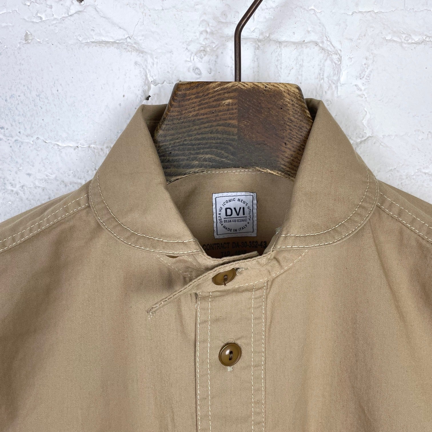 dejavu iconic | job round shirt - Image 4