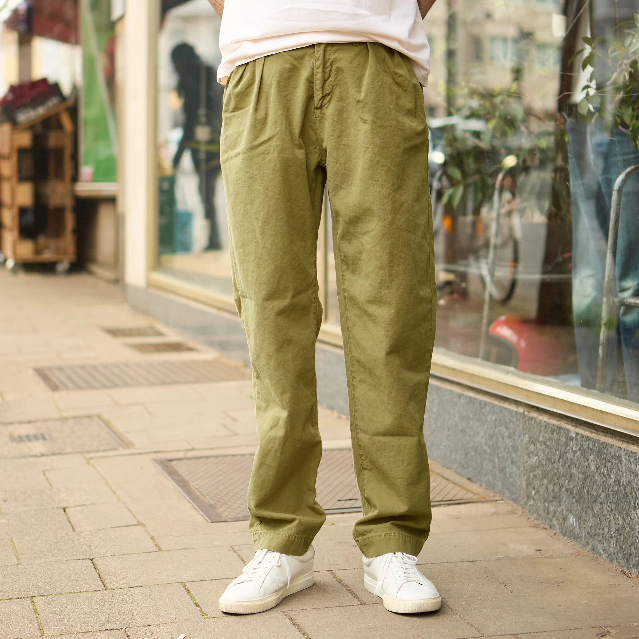 imogene + willie | campbell pleated chino in field tan - Image 3