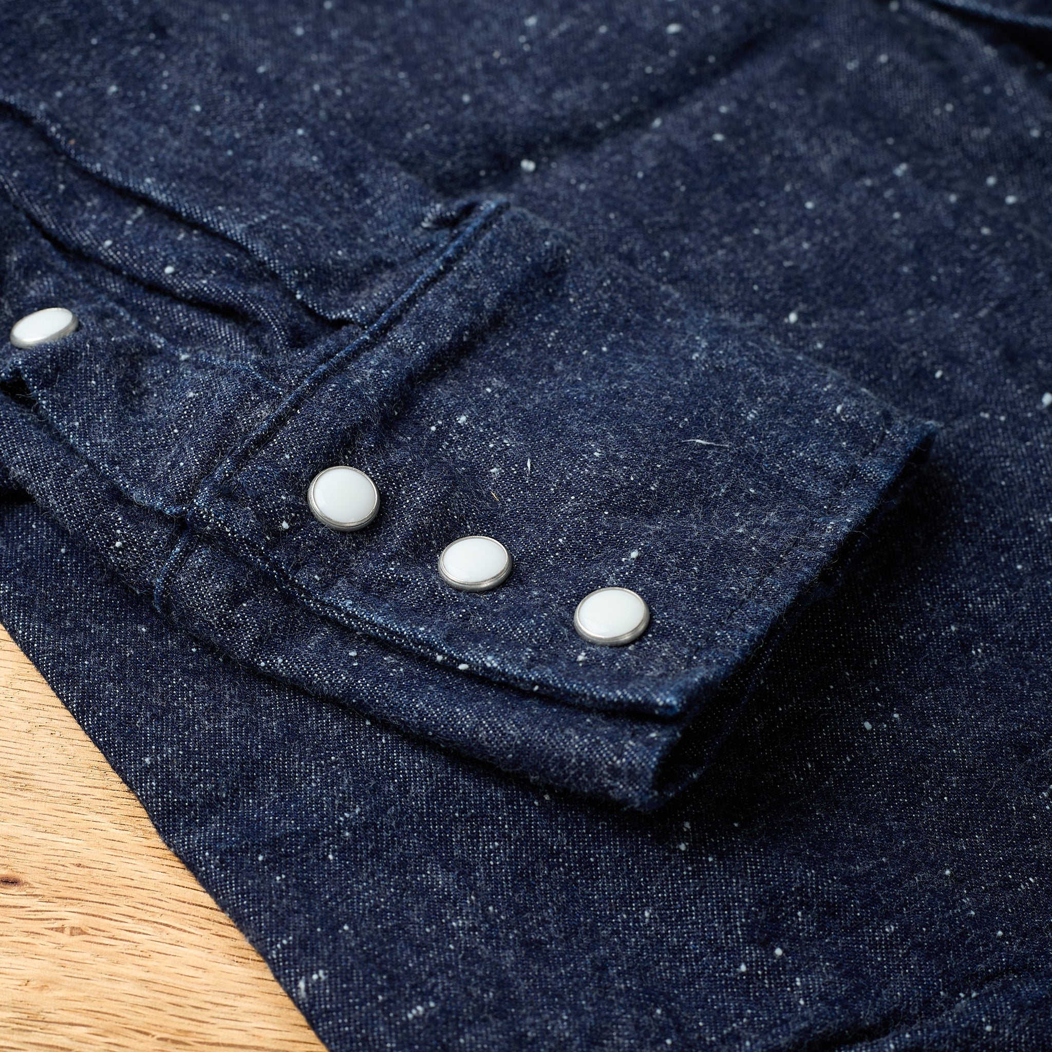 imogene + willie | the sawtooth pearl snap in indigo nep - Image 7