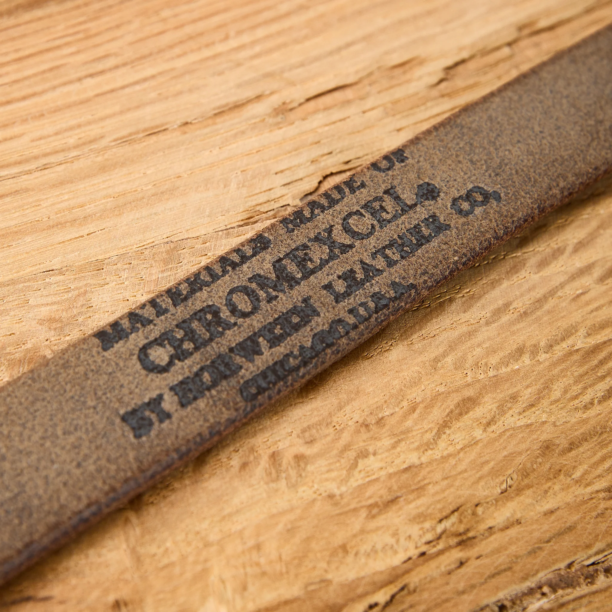 jelado × button works | d-buckle 16mm horween cxl leather belt - gold x black - Image 3