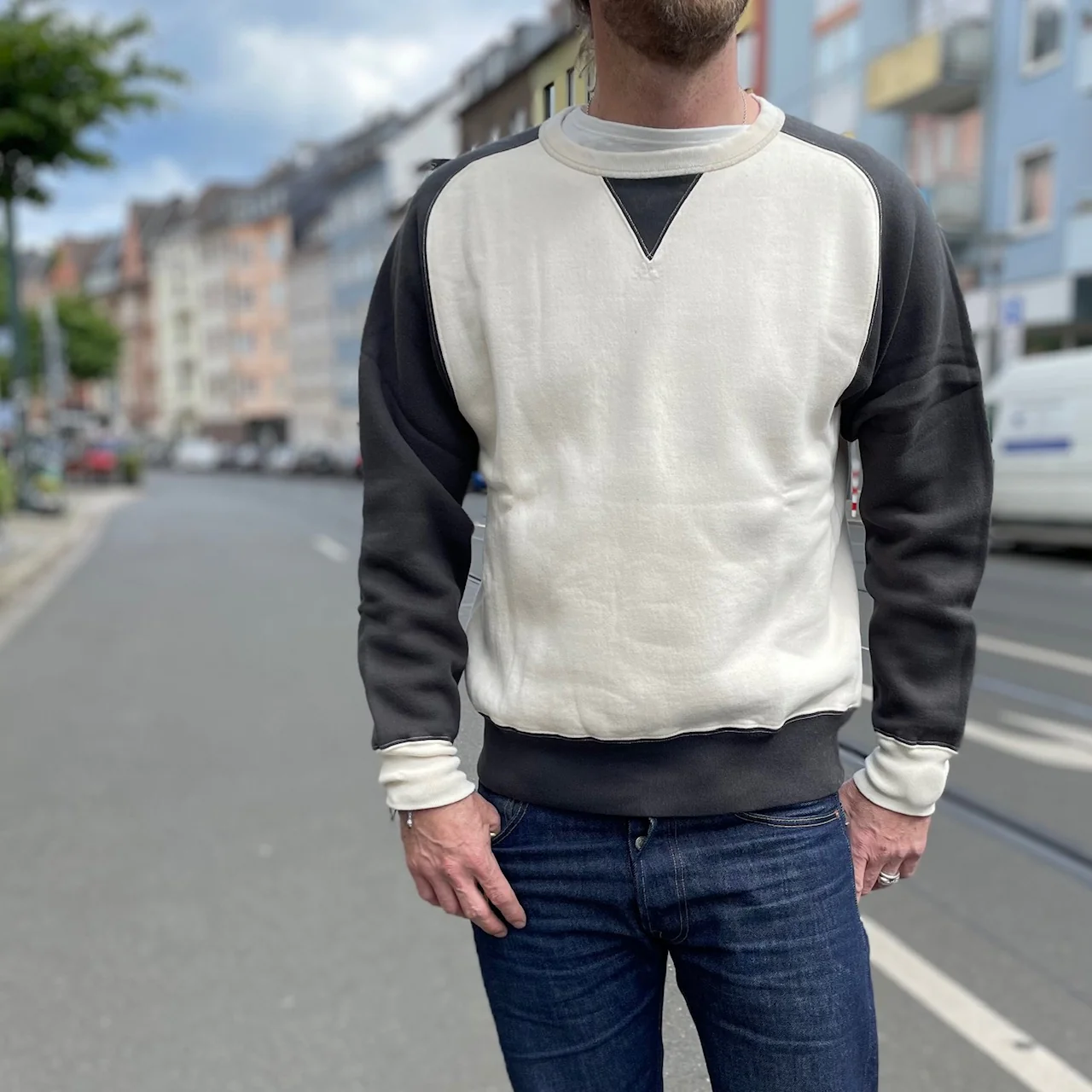 jelado | champs 2 tone sweatshirt - vanilla x black - Image 3