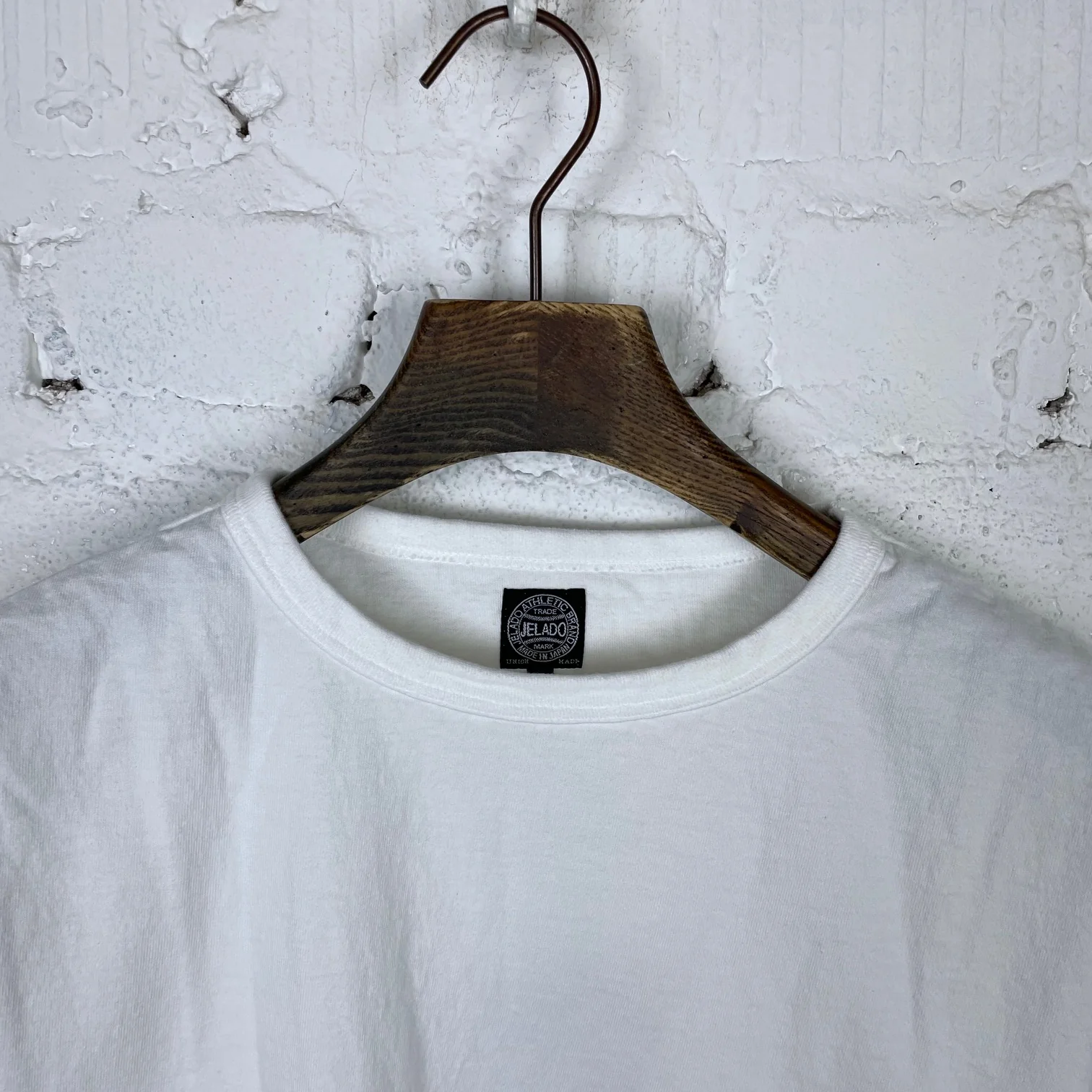jelado | vintage neck tee white - Image 3