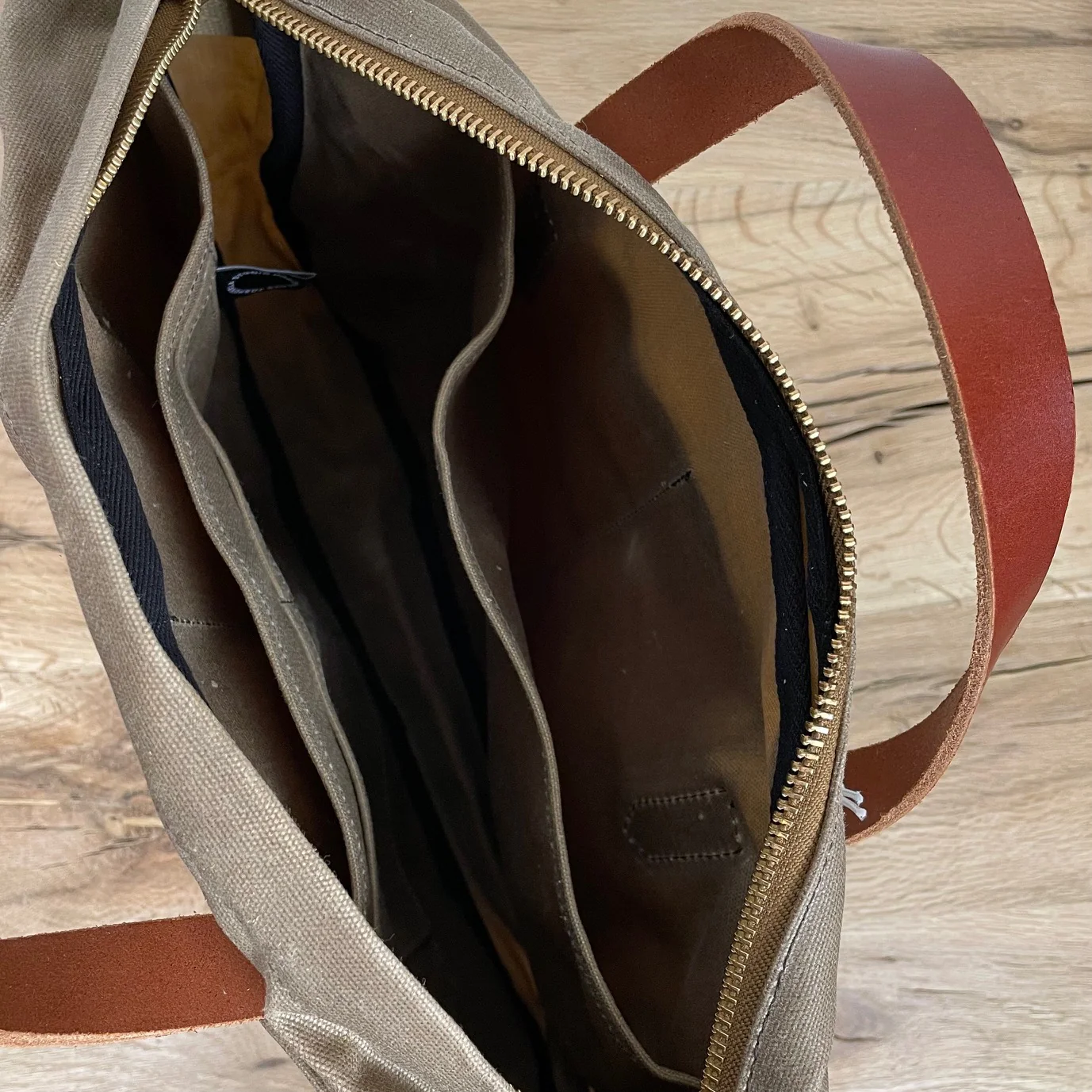 joshu+vela | zip briefcase tan wax - Image 4