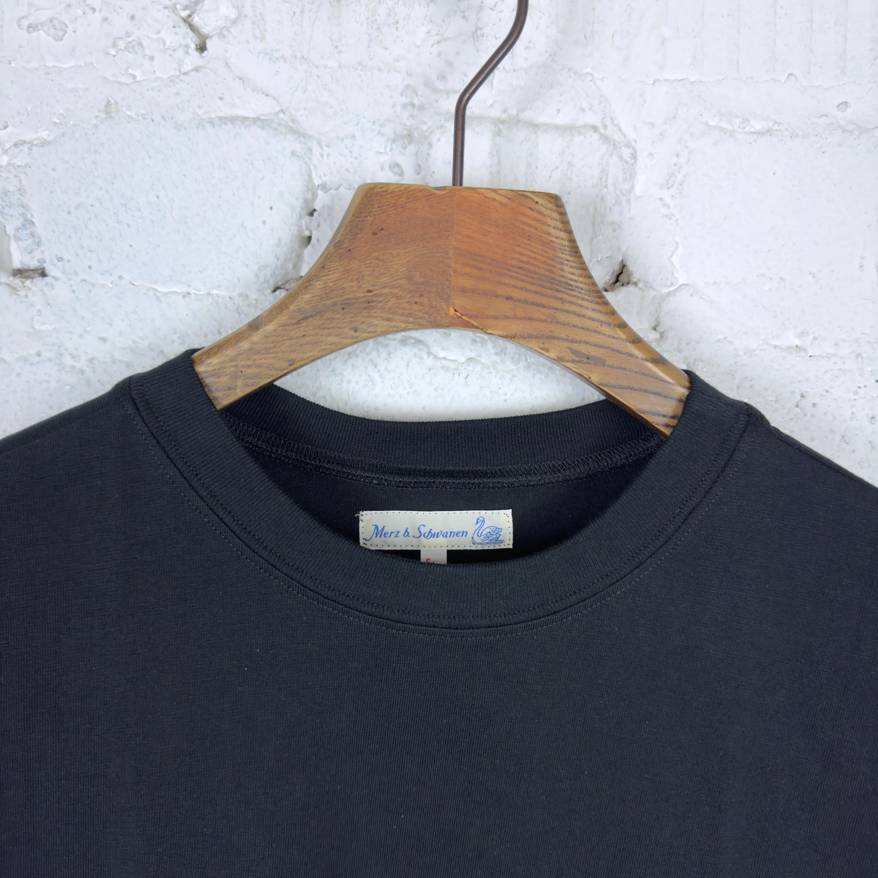 merz b. schwanen | 1940s men's loopwheeled pocket t-shirt deep black - Image 3