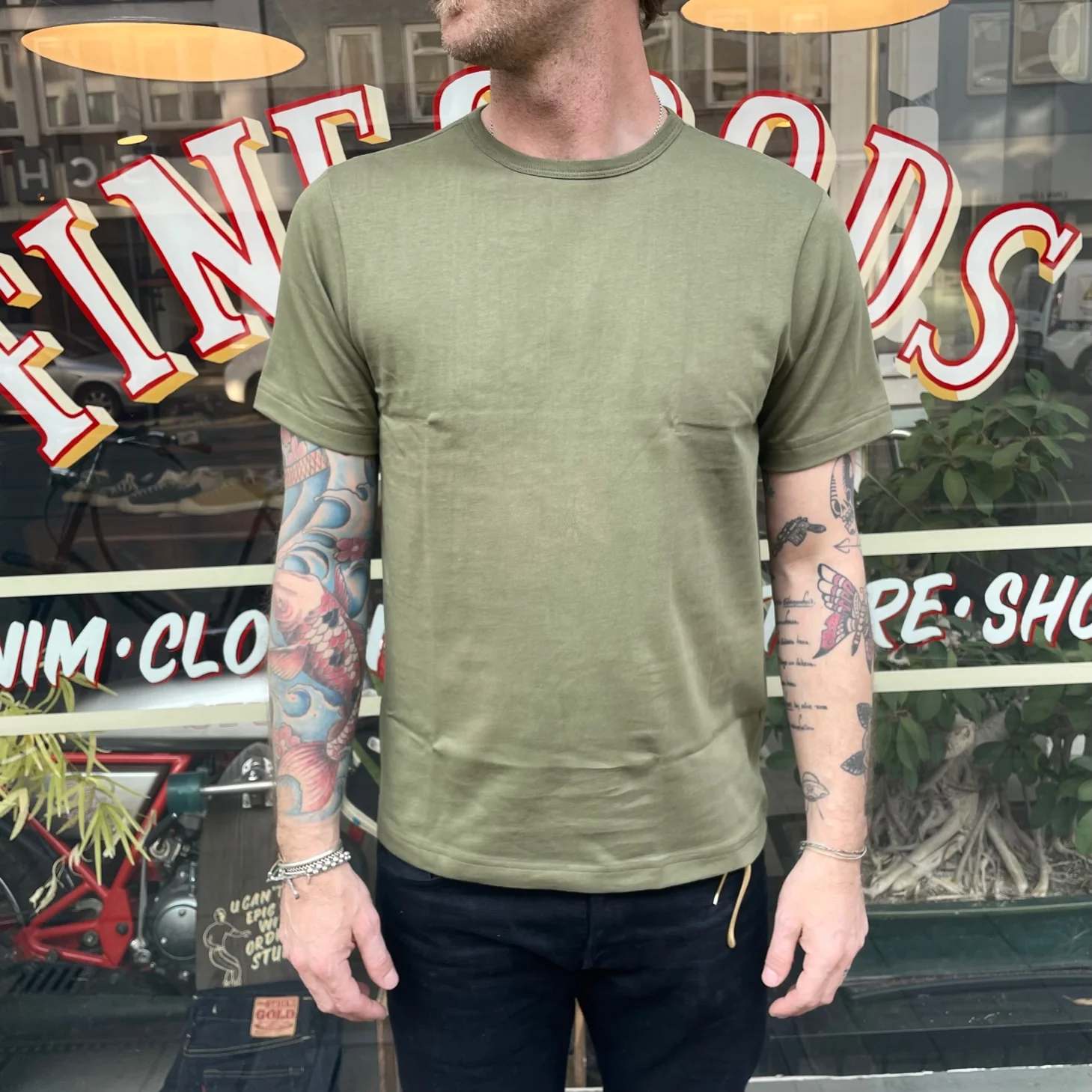 merz b. schwanen | 1950s crew neck tee army - Image 2