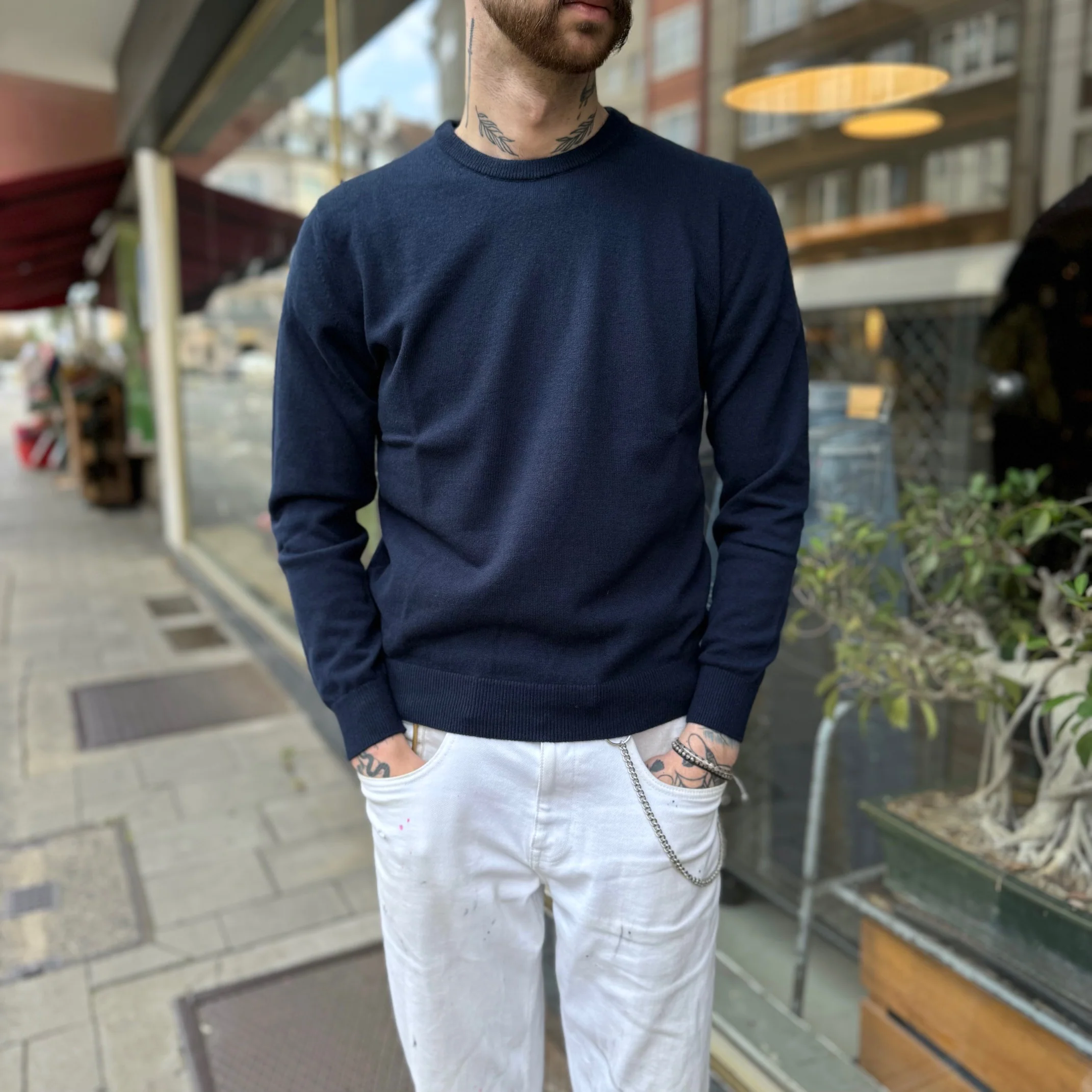 mooncastle | m2303 cashmere crew neck knit navy - Image 2