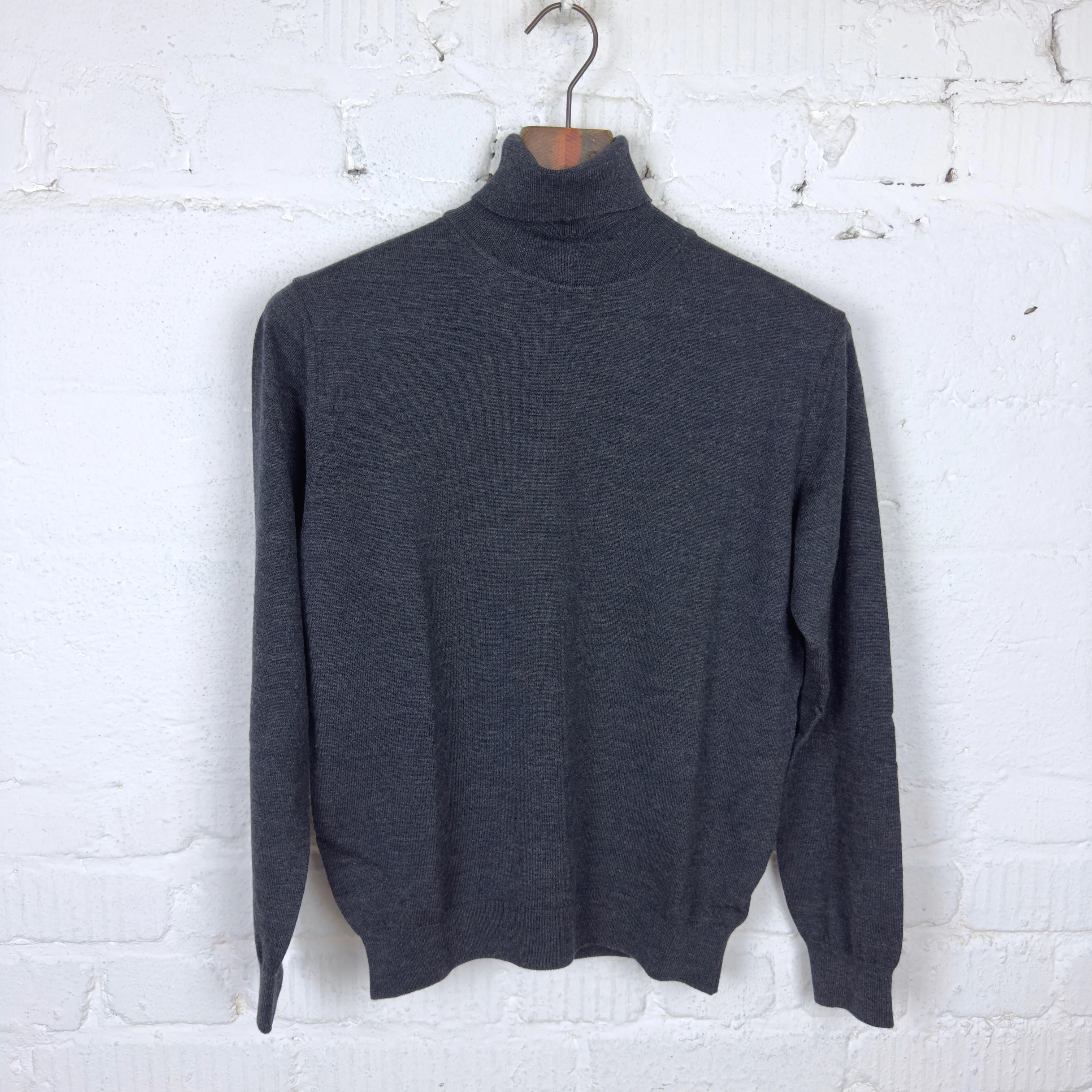 mooncastle | mc8 wool turtle neck knit dark grey