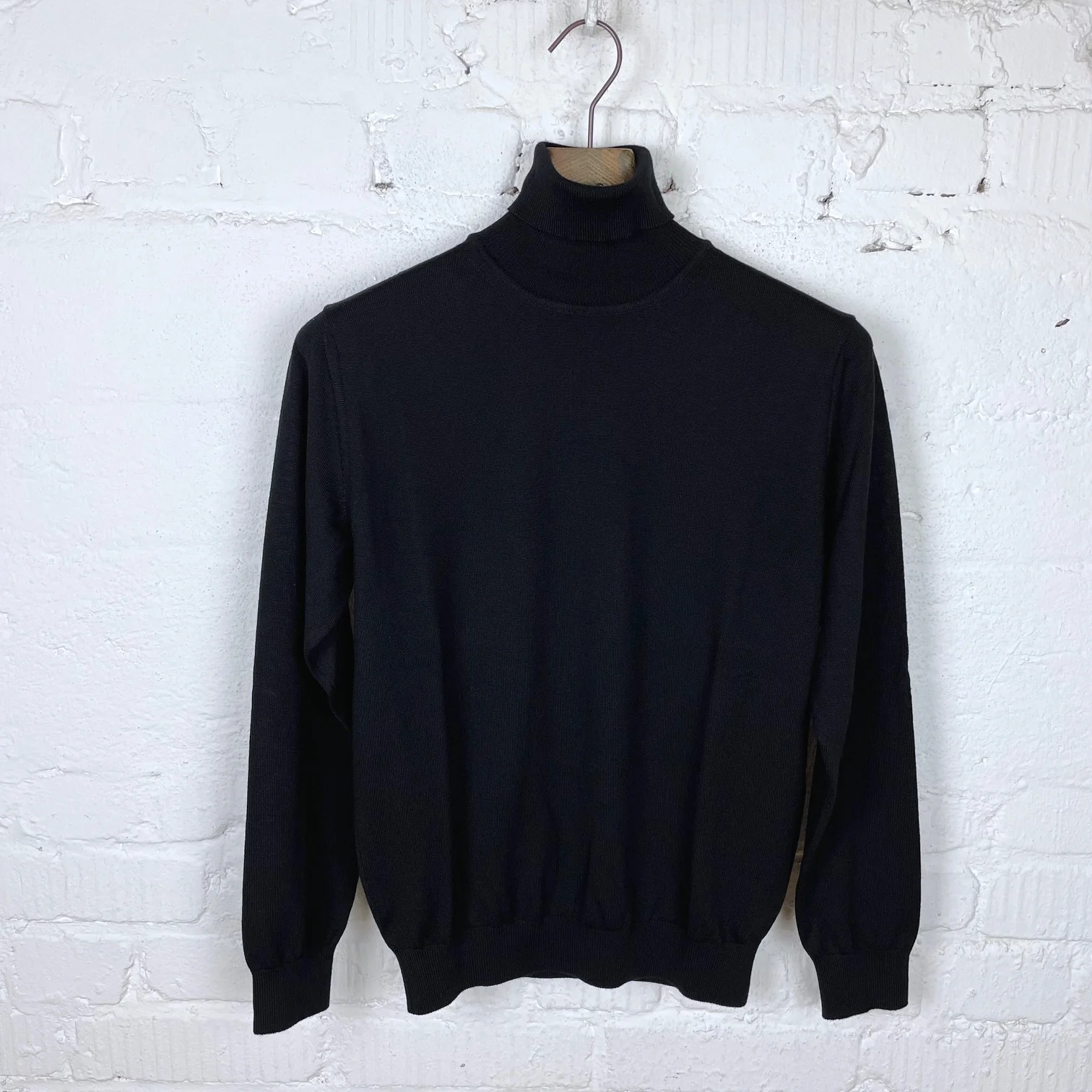 mooncastle | mc8 wool turtle neck knit black