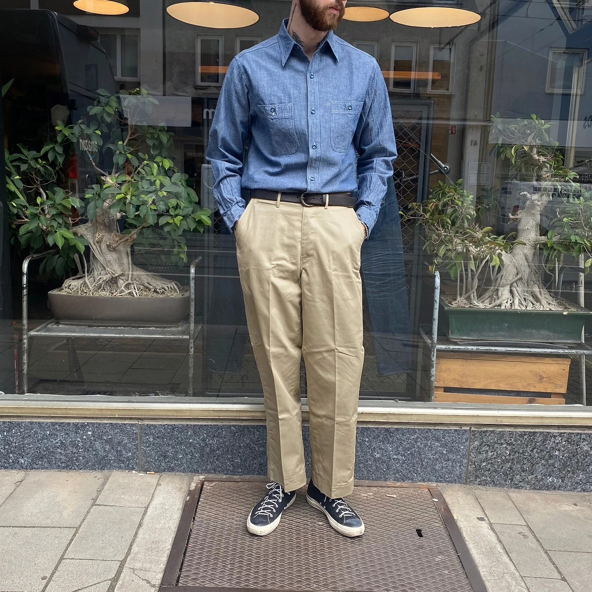 phigvel makers co. | 401 wide officer trousers khaki beige - Image 2
