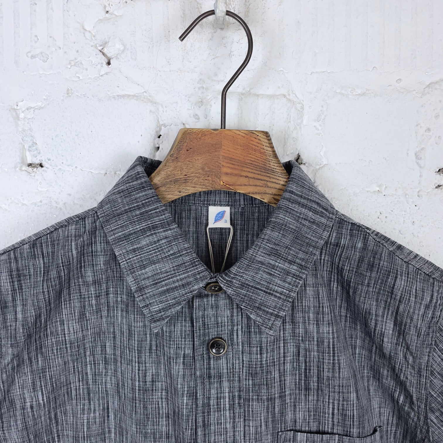 pure blue japan | 2223-bk 6oz kasuri chambray button-up shirt in black - Image 2