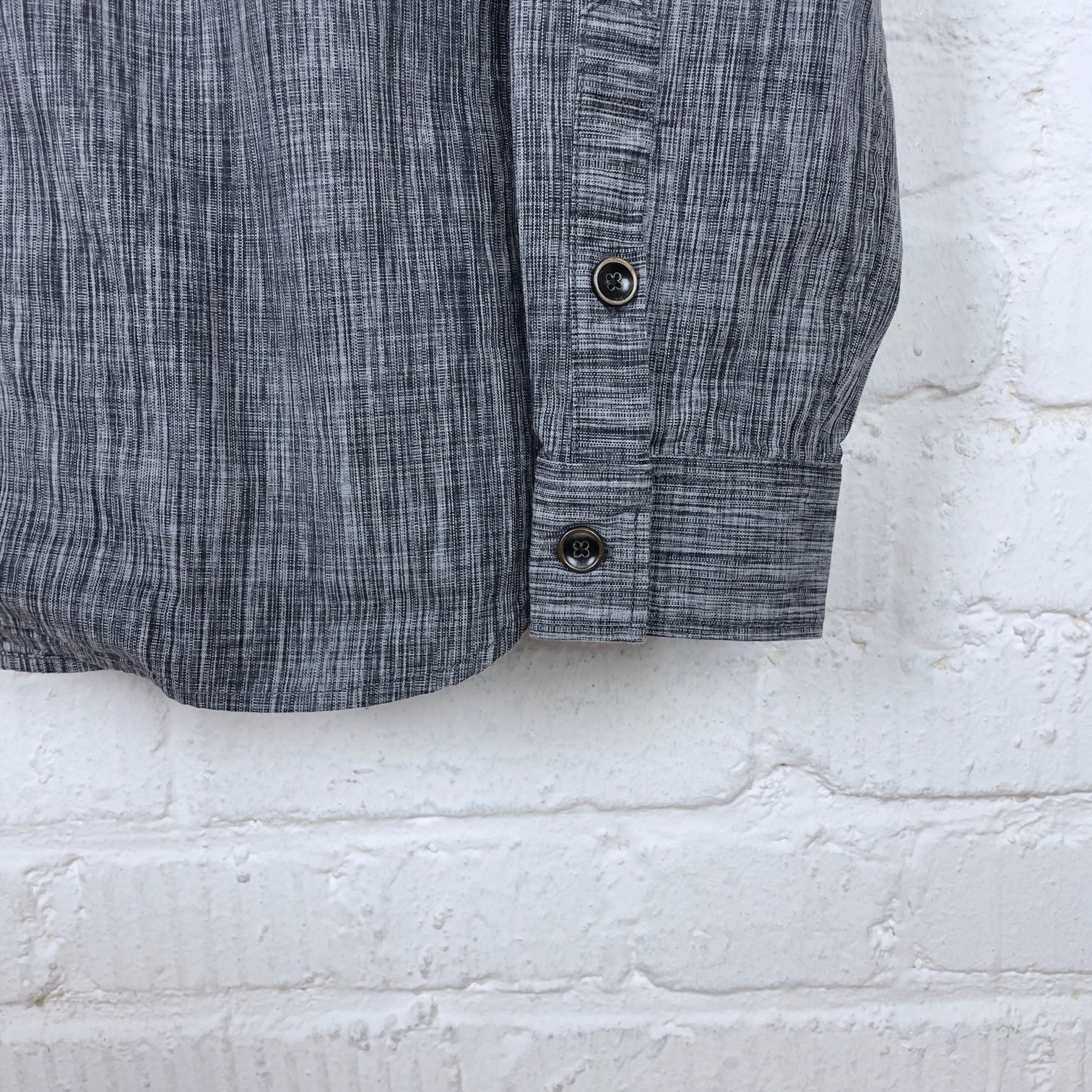 pure blue japan | 2223-bk 6oz kasuri chambray button-up shirt in black - Image 3