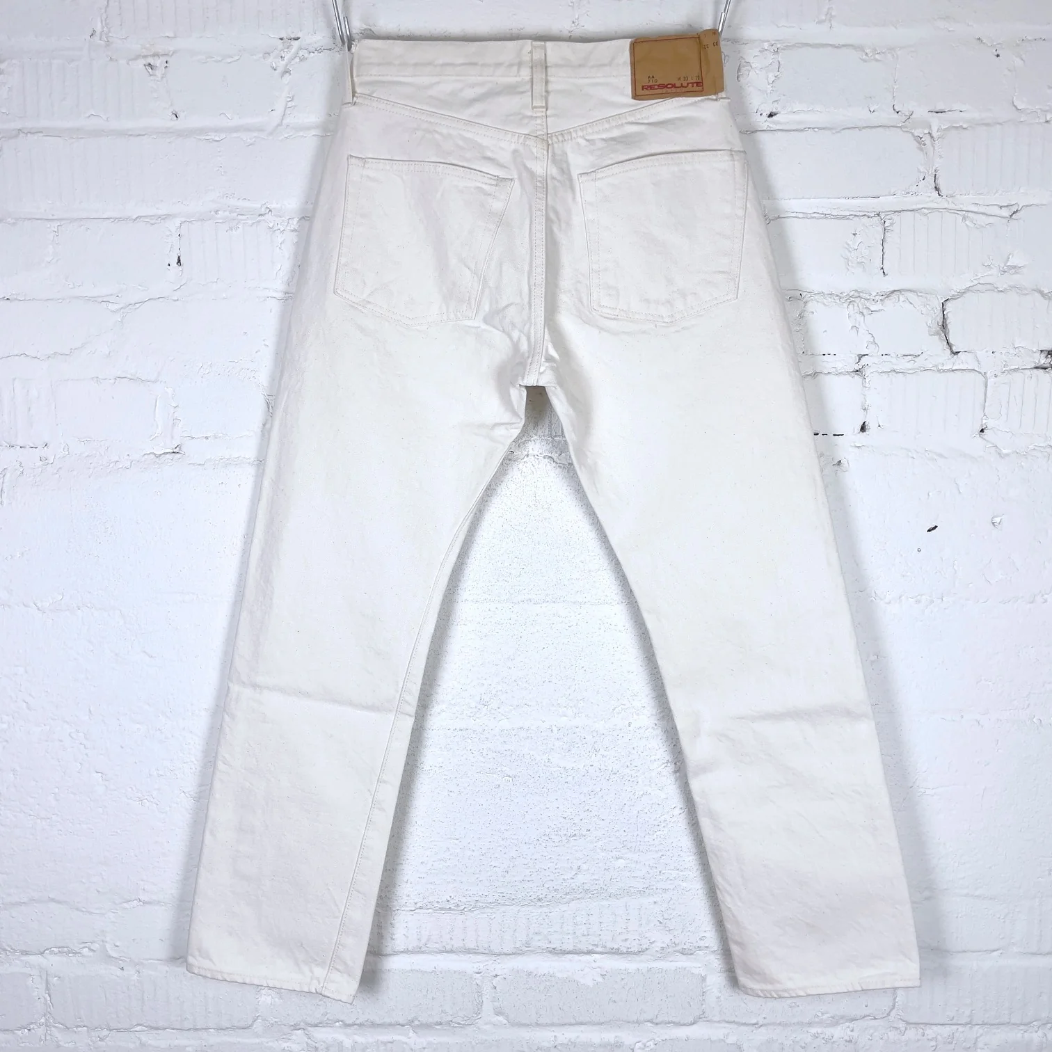 resolute | 710 aa white - limited edition - Image 4