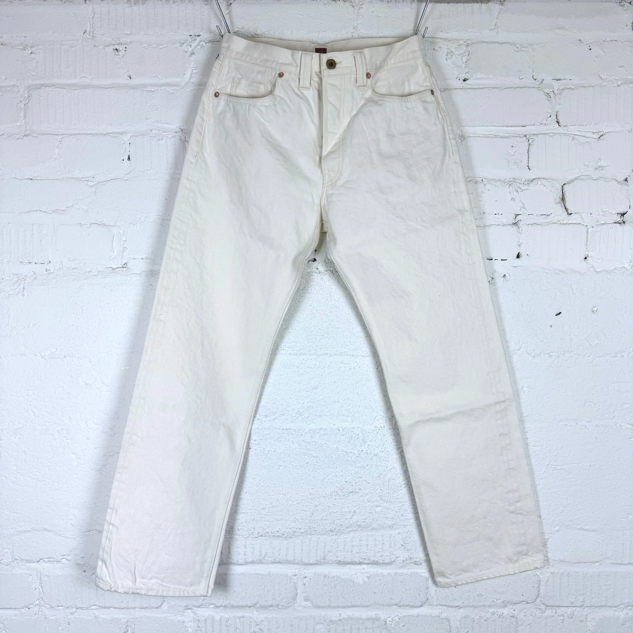 resolute | 714 aa white - limited edition