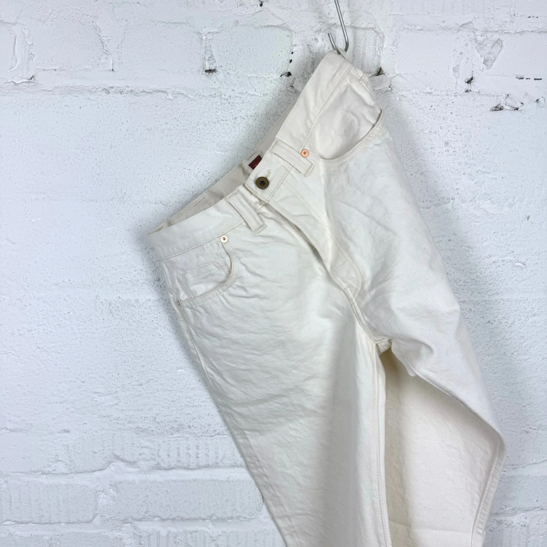 resolute | 714 aa white - limited edition - Image 4