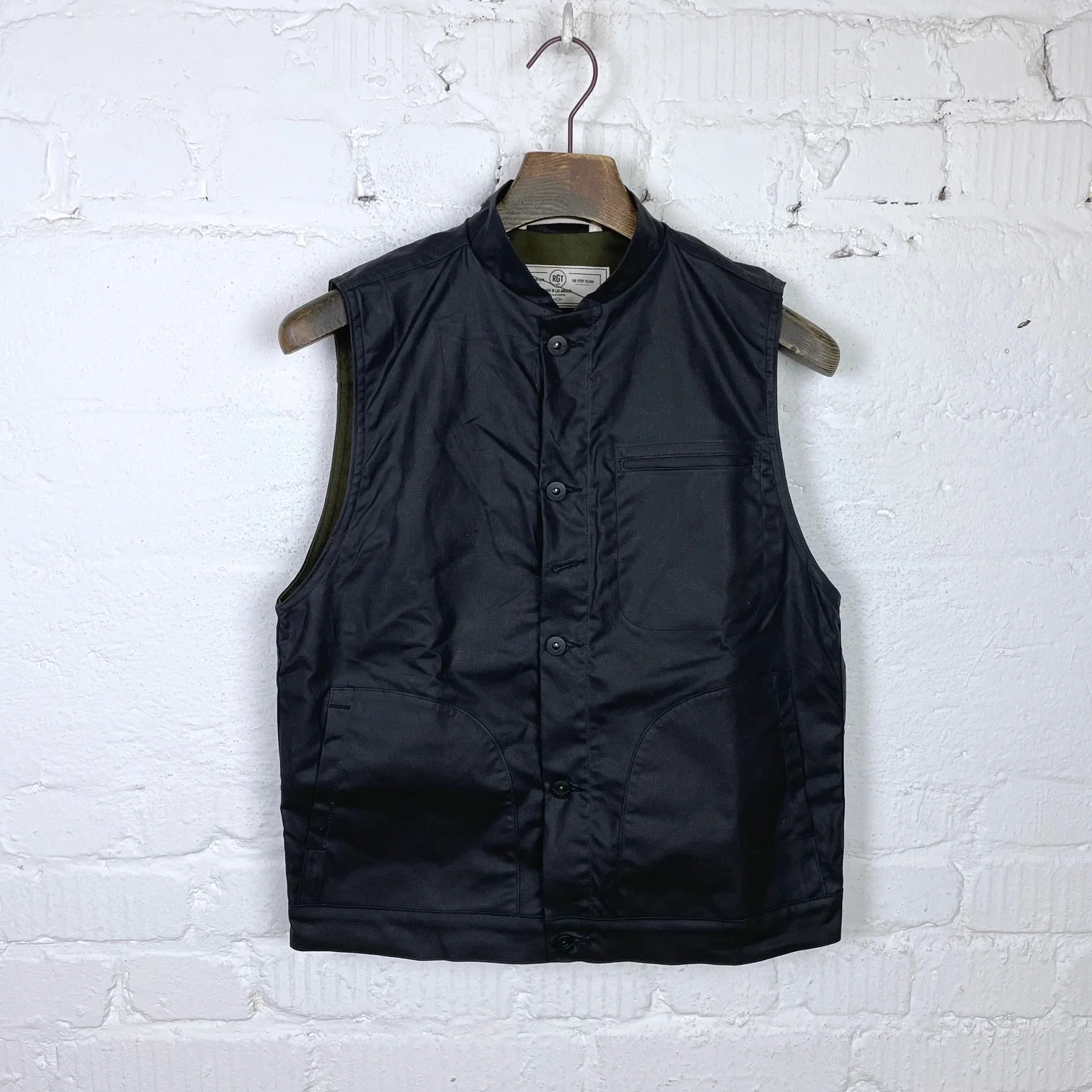 rogue territory | supply vest waxed black