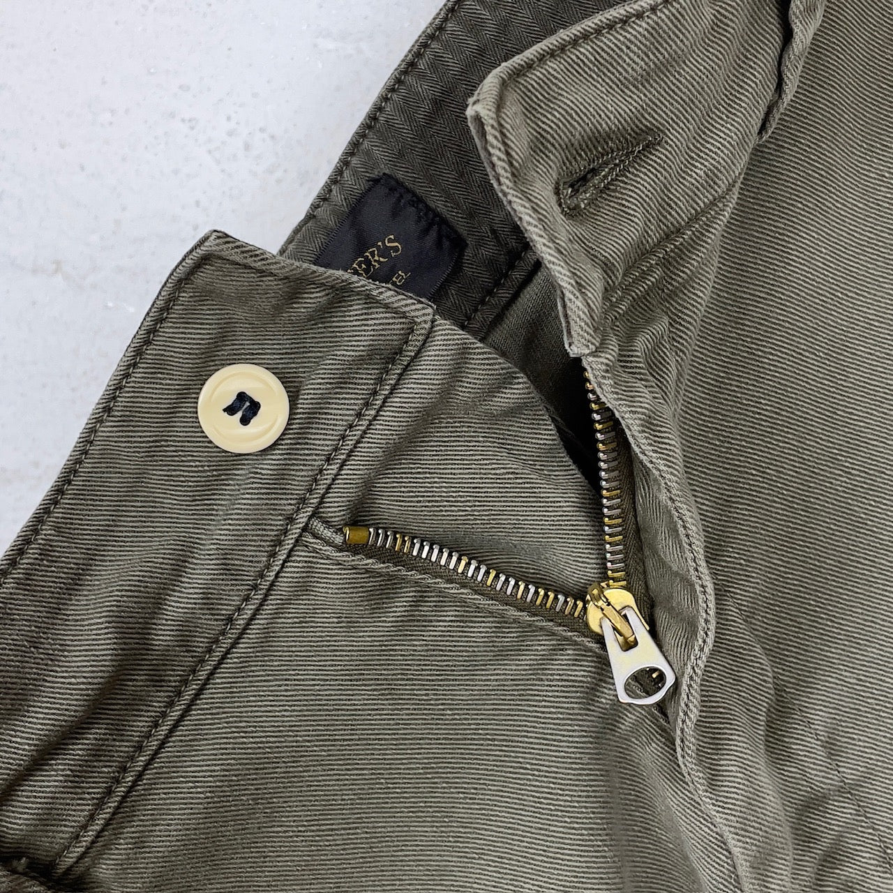 schaeffer's garment hotel | italian twill overdyed chino pants od green - Image 2