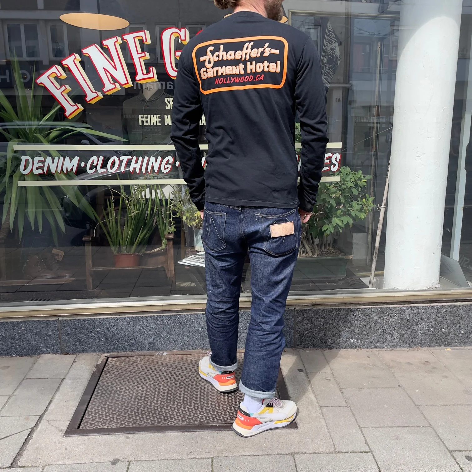 schaeffer's garment hotel | script logo long sleeve - black - Image 5