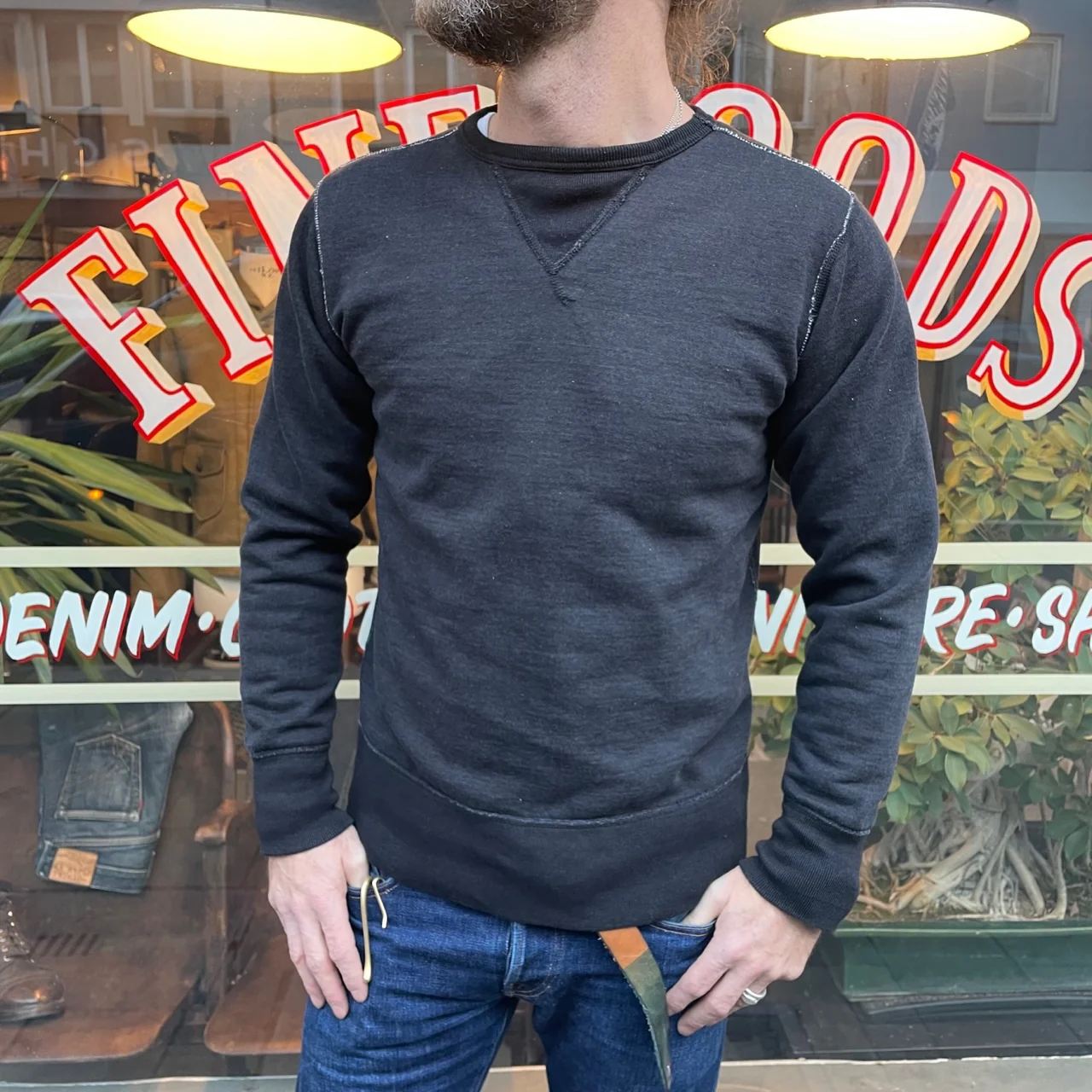 studio d'artisan | 8089 black indigo dyed crewneck sweatshirt - Image 3