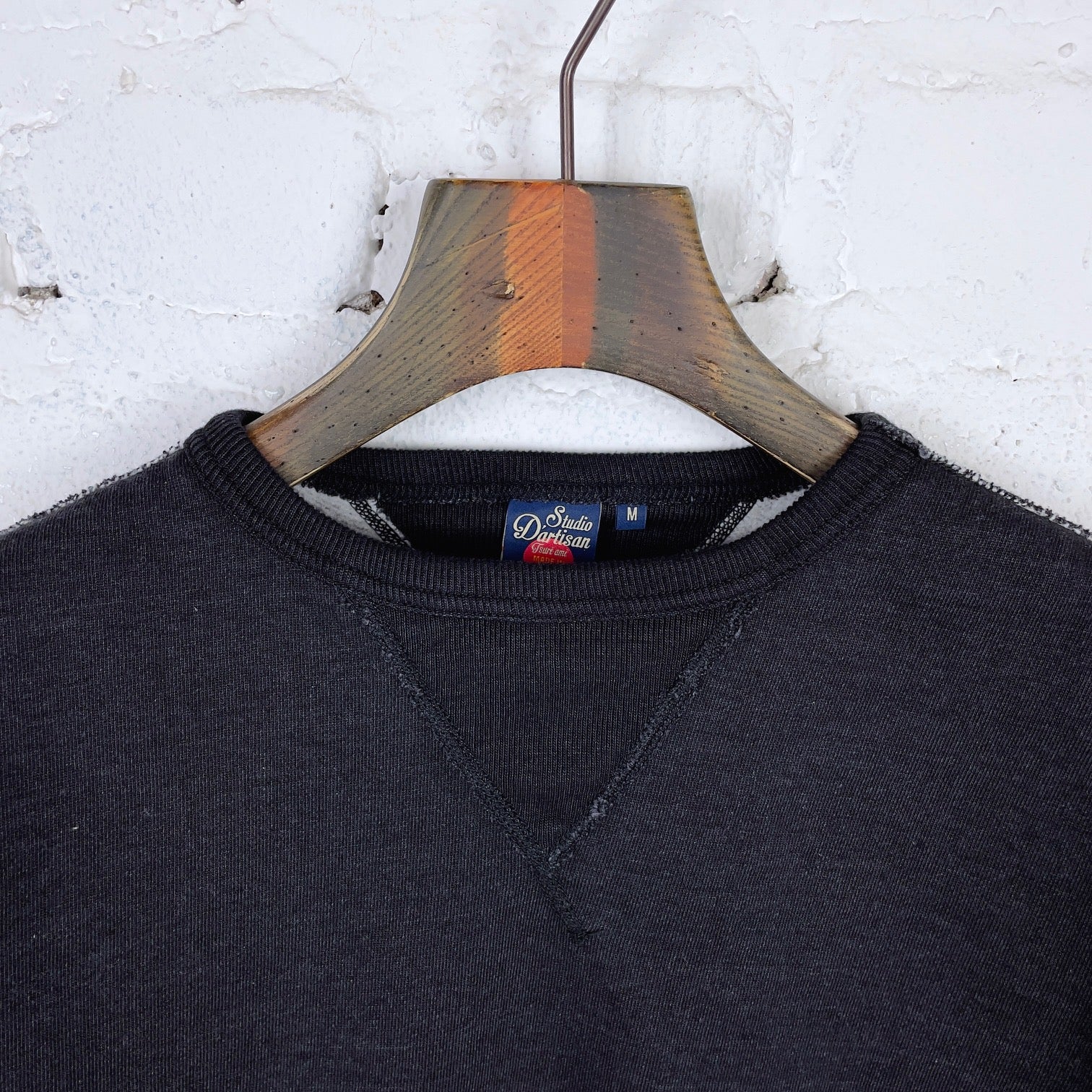 studio d'artisan | 8089 black indigo dyed crewneck sweatshirt - Image 4