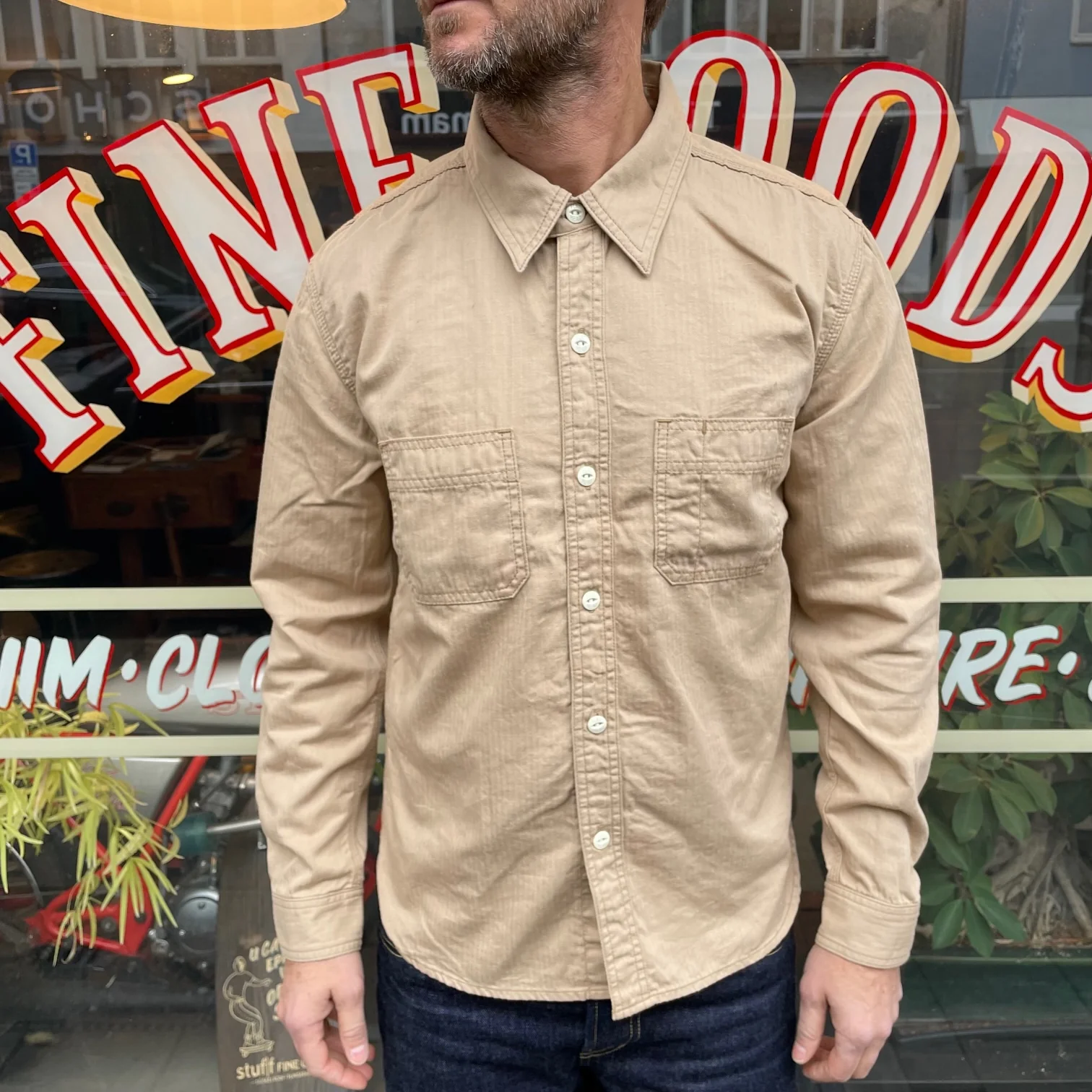 the flat head | fn-sck-004l herringbone work shirt beige - Image 3