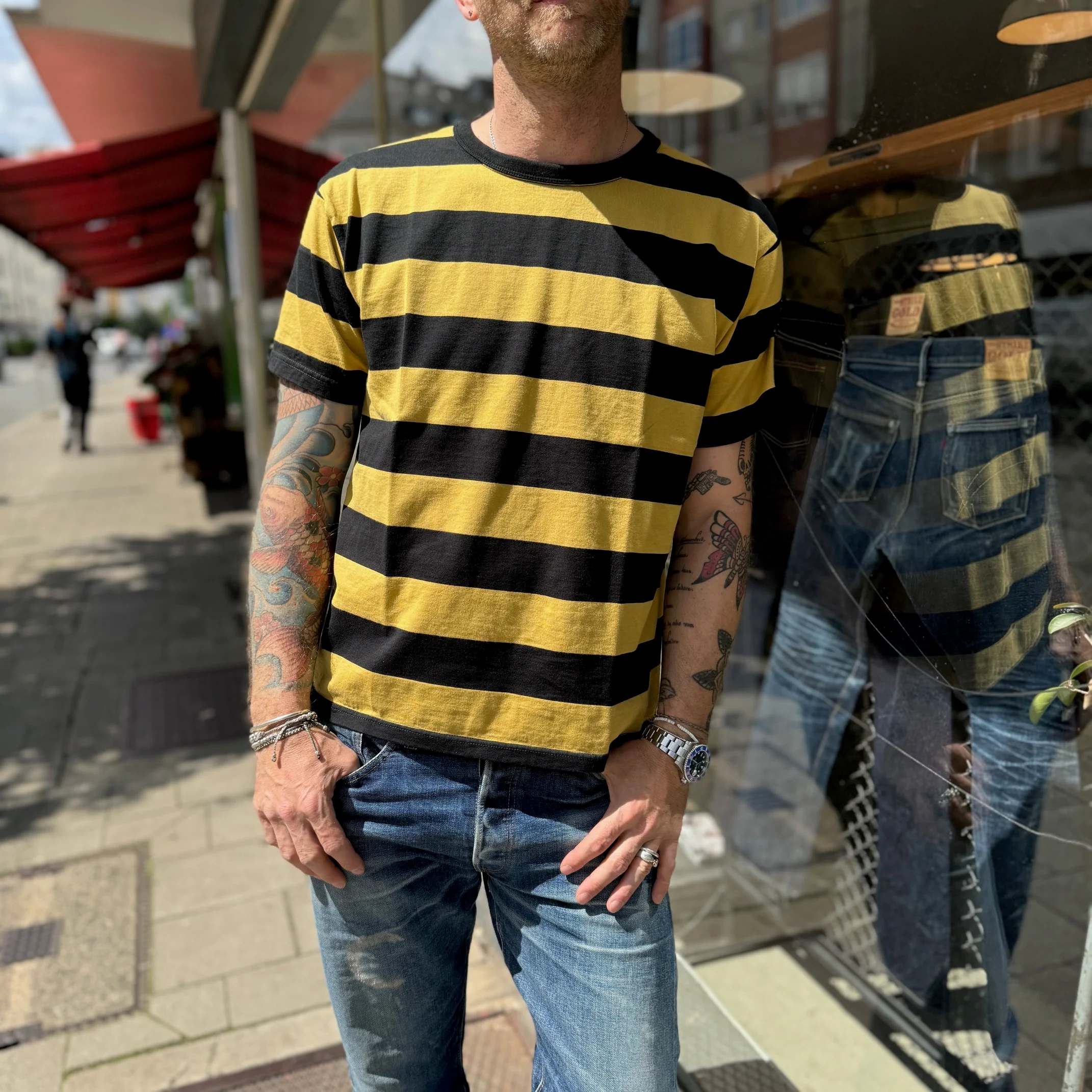 the flat head | fn-thb-002 border s-s t-shirt black / mustard - Image 2