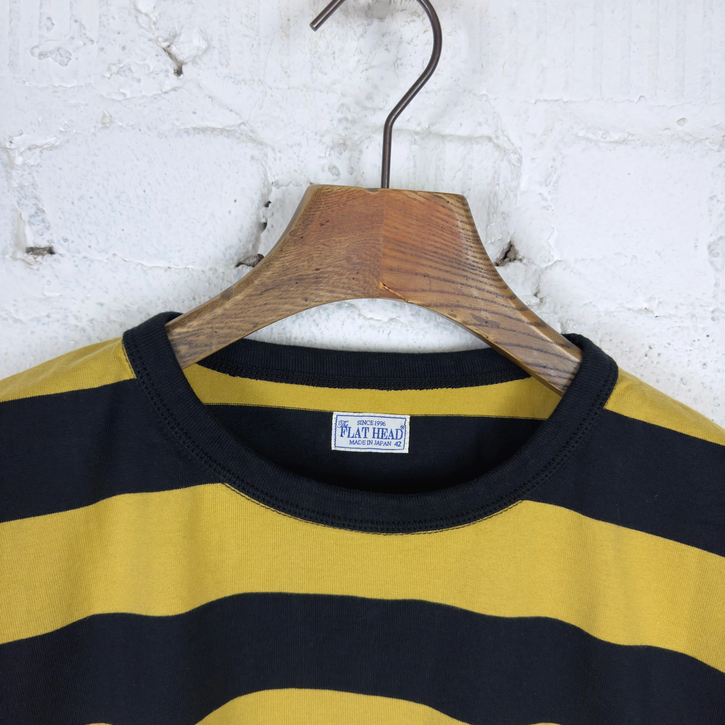 the flat head | fn-thb-002 border s-s t-shirt black / mustard - Image 3