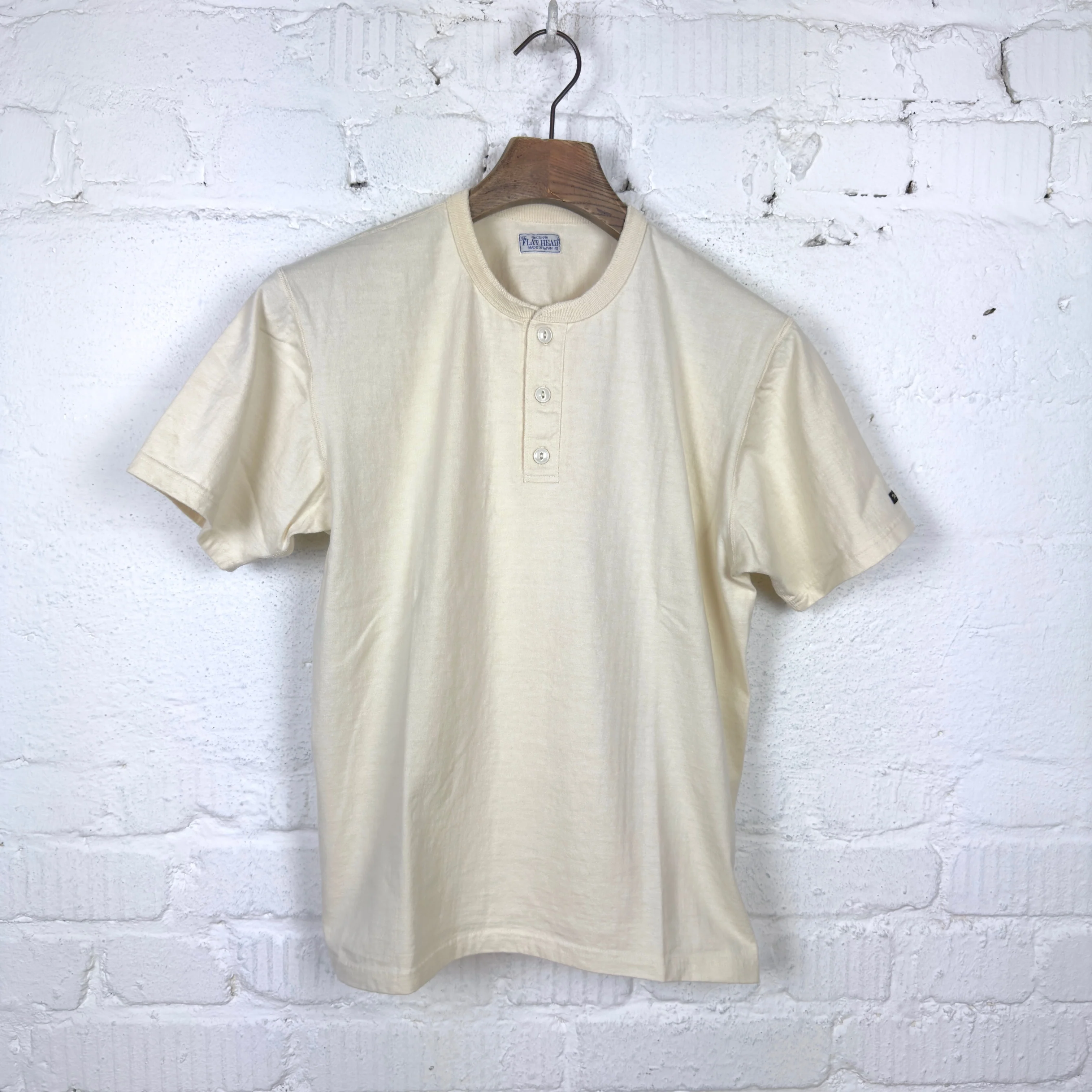 the flat head | fn-tsh-003 henley neck t-shirt - ivory