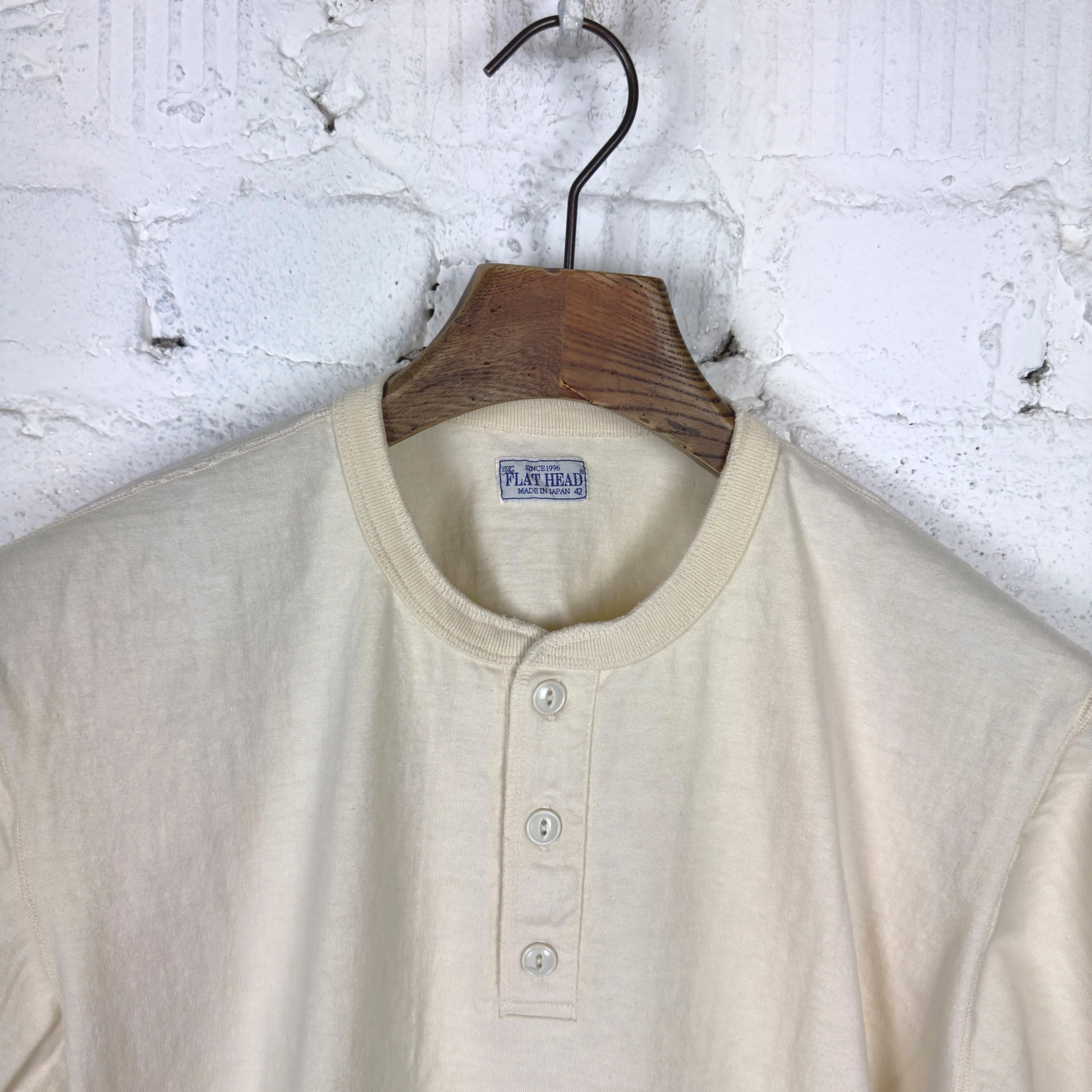 the flat head | fn-tsh-003 henley neck t-shirt - ivory - Image 2