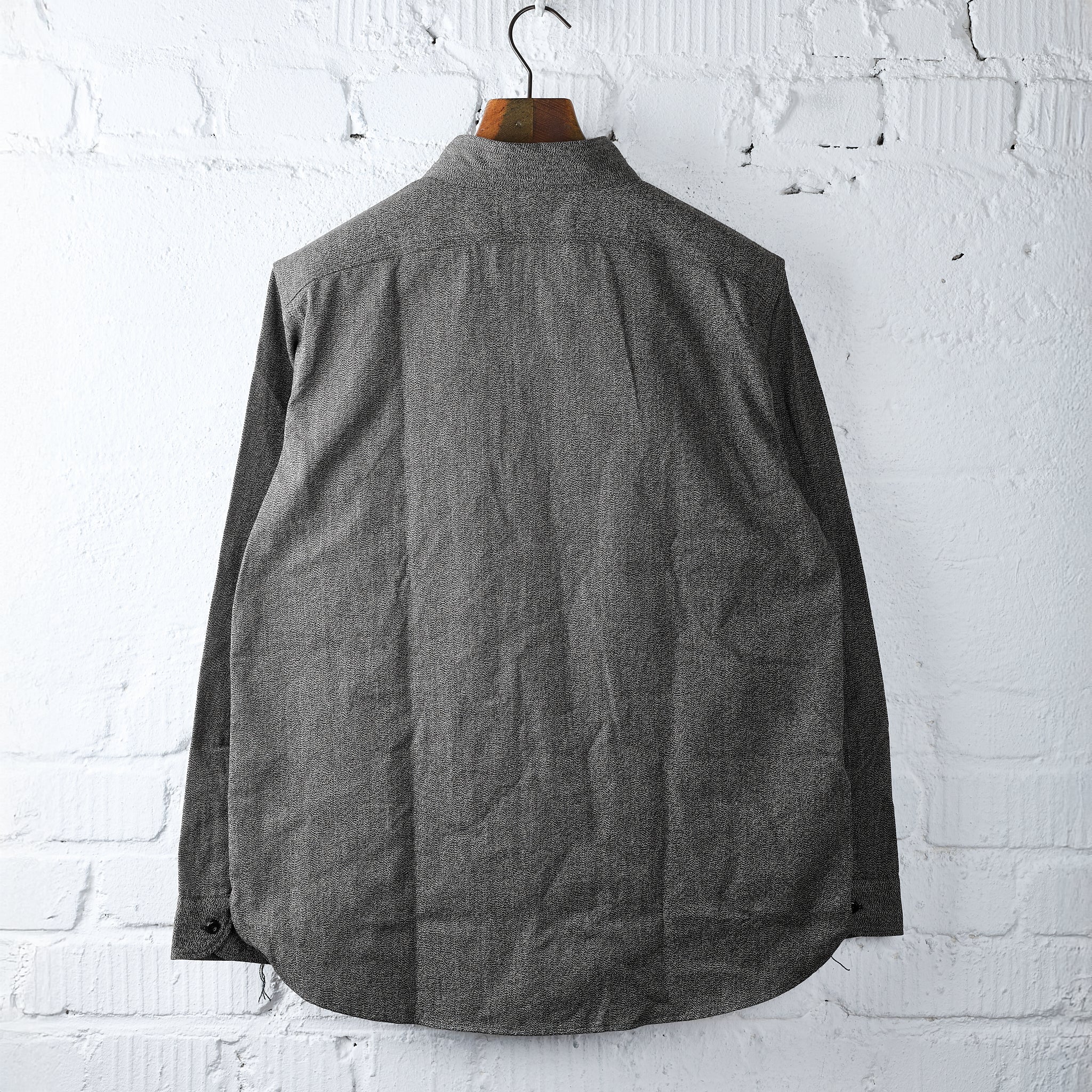 the real mccoy's | 8hu cigarette pocket mock-twist chambray work shirt - Image 2