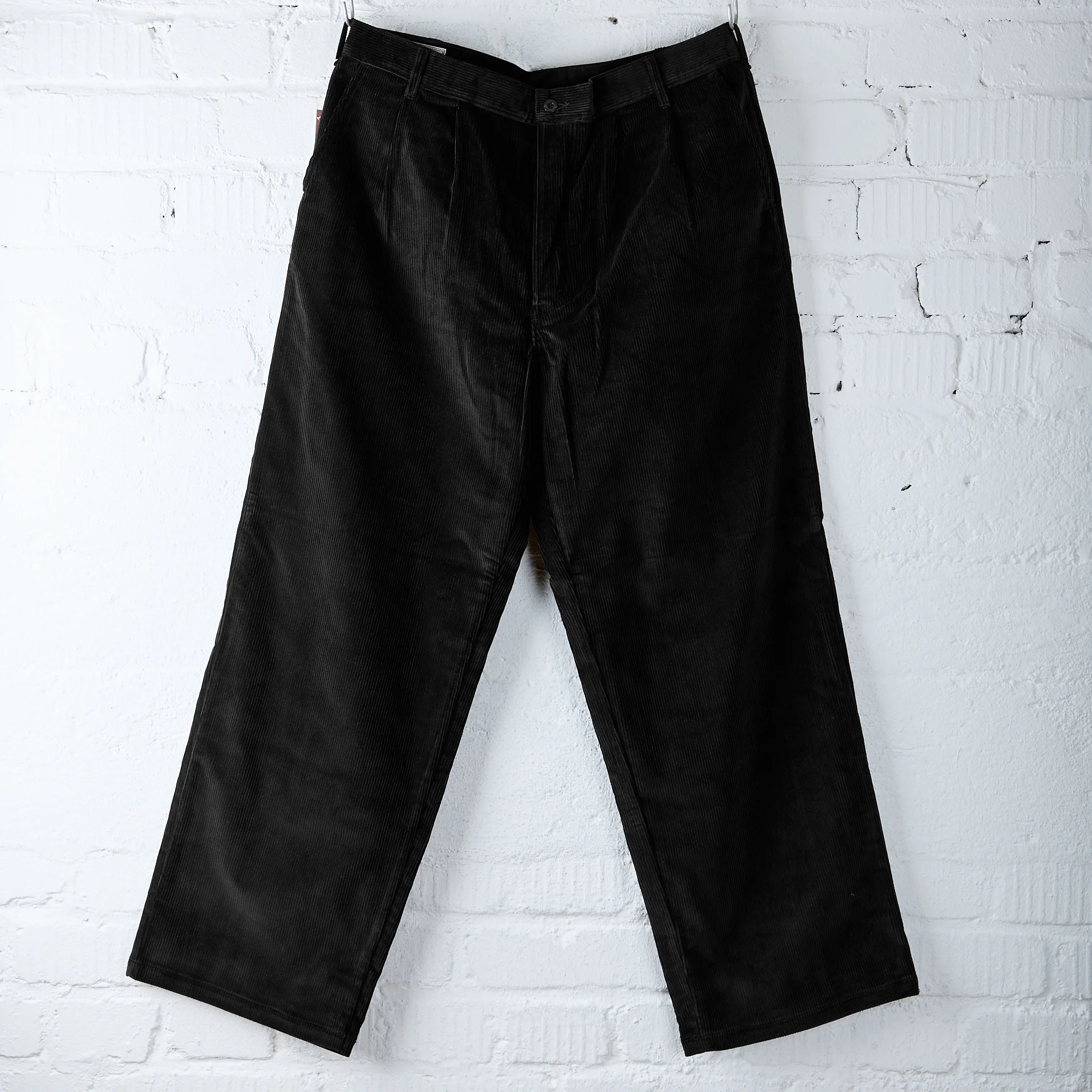 the real mccoy's | double-pleat corduroy trousers - black
