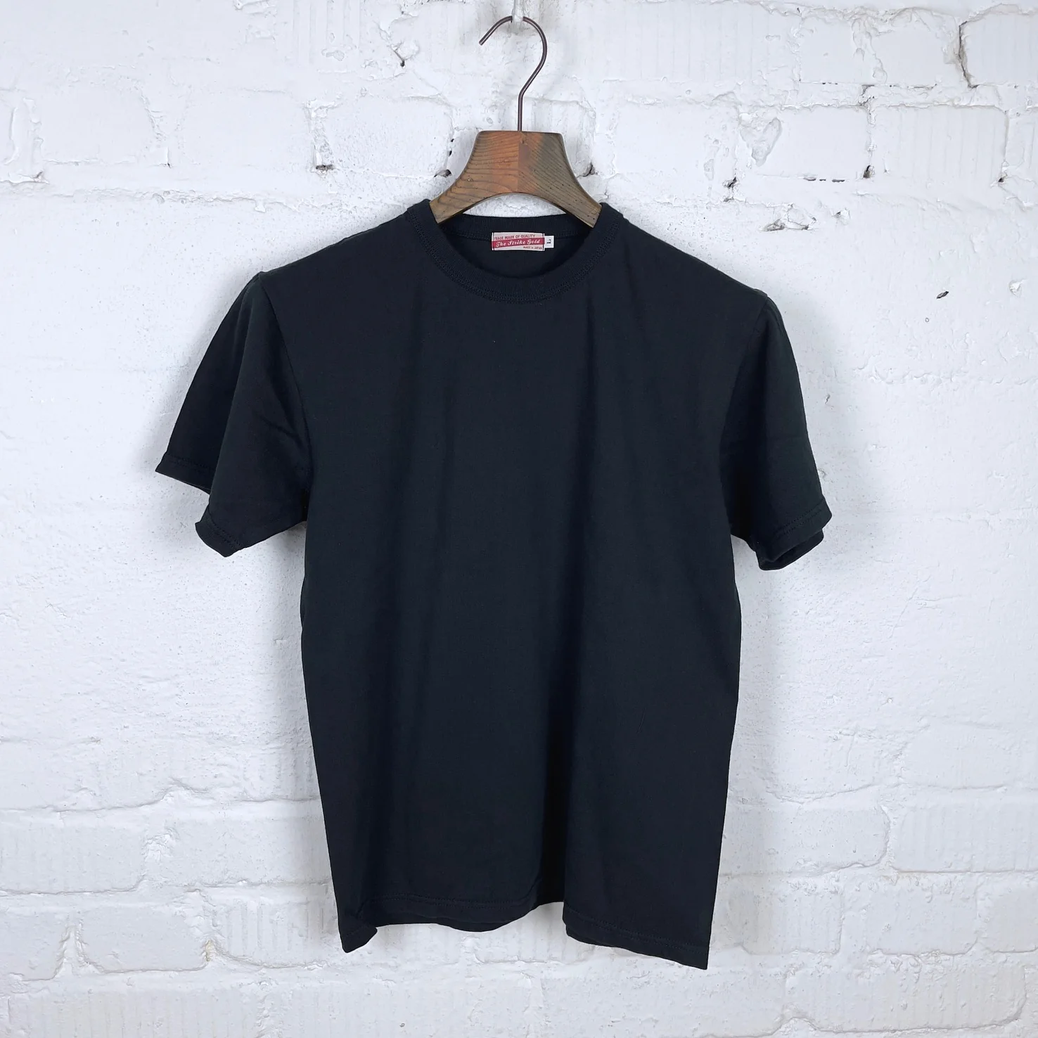 the strike gold | sgt001 loopwheeled t-shirt black