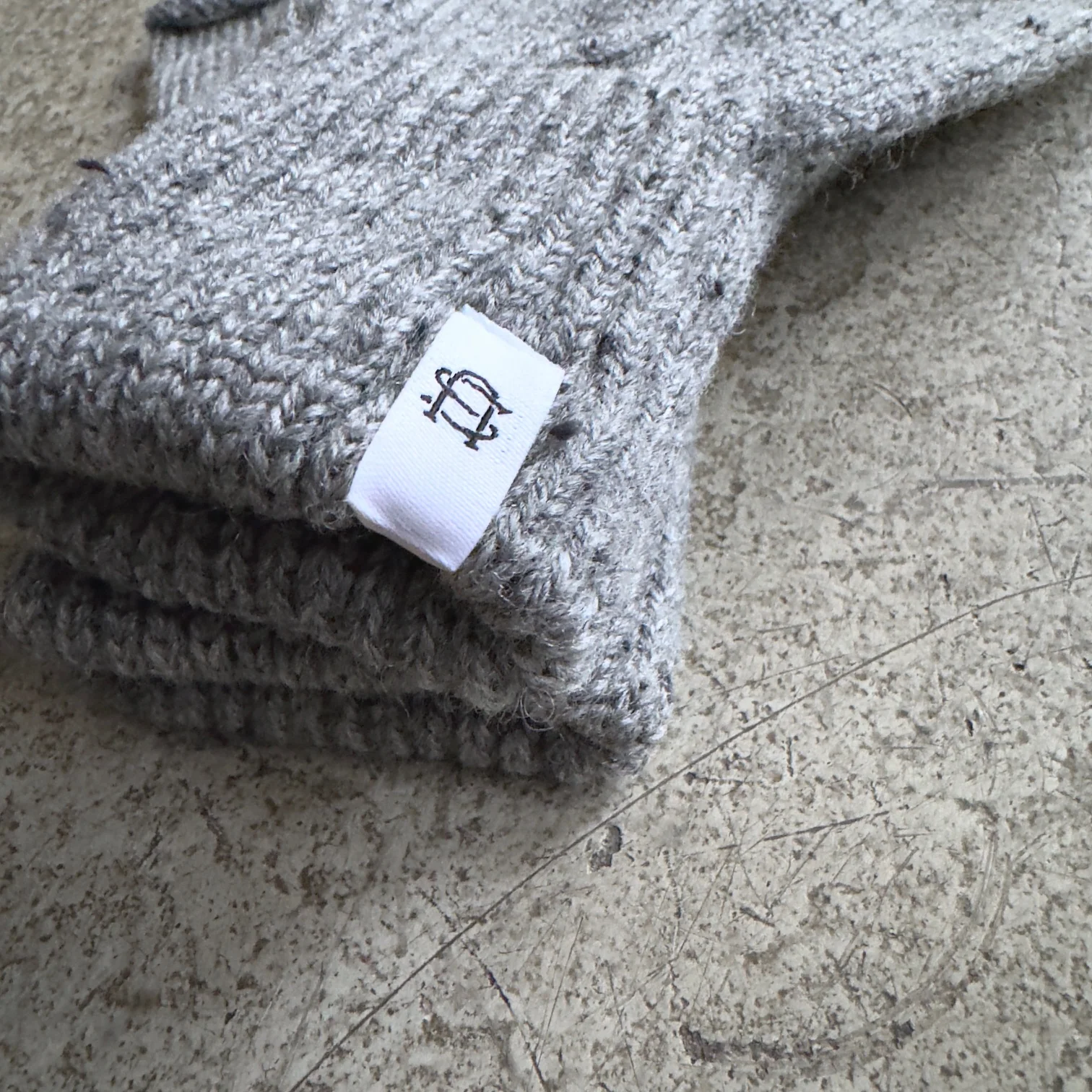 upstate stock | grey tweed fingerless ragg wool gloves - Image 2