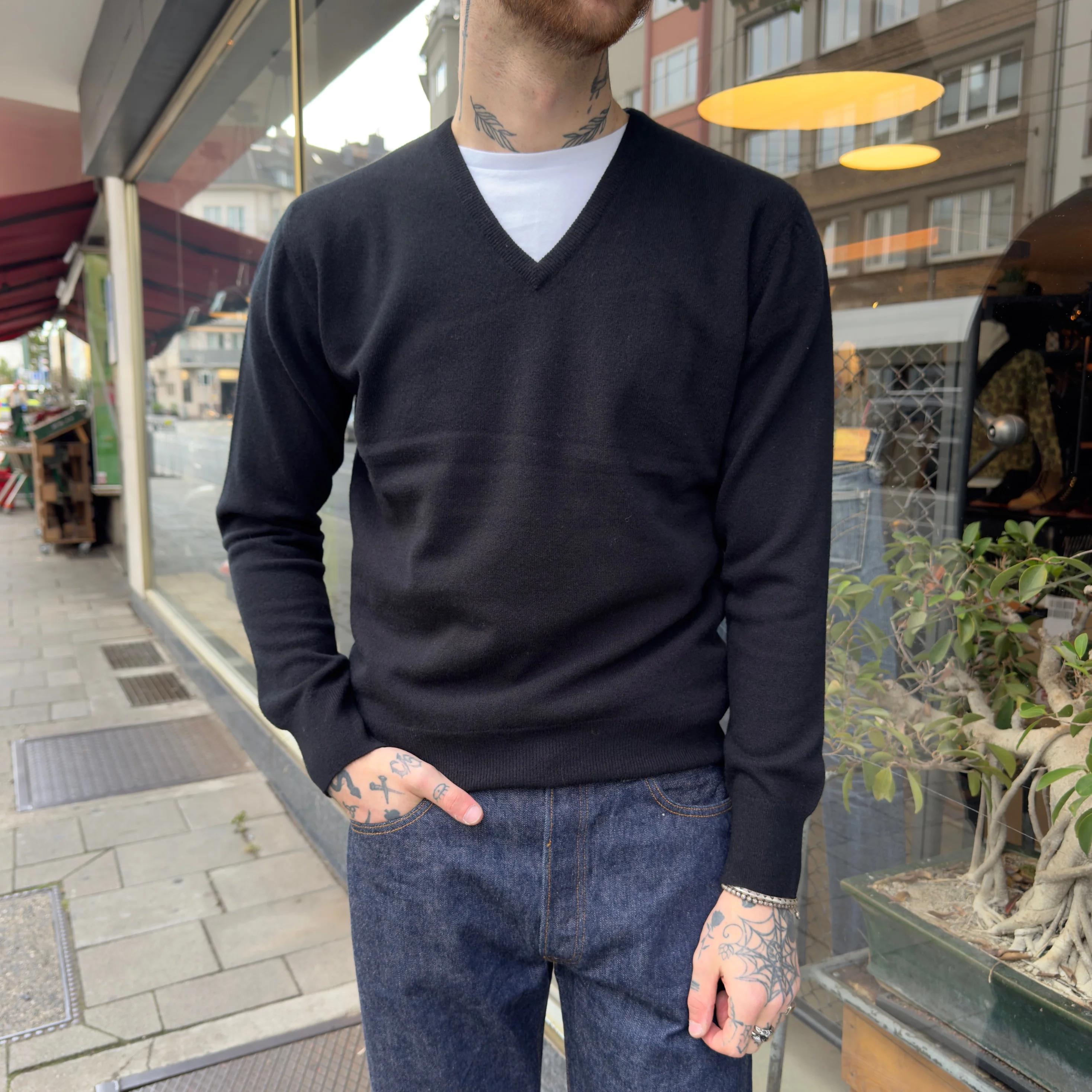 william lockie x stuf|f | super geelong v-neck sweater - black - Image 2