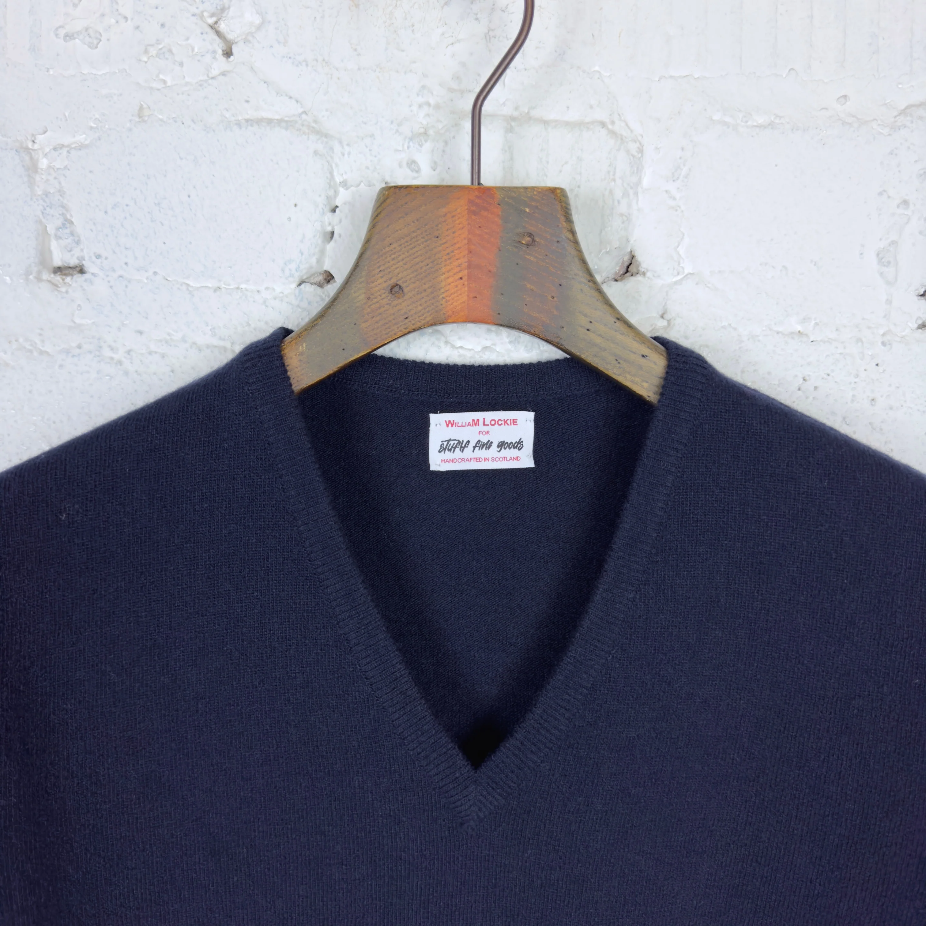 william lockie x stuf|f | super geelong v-neck sweater - dark navy - Image 3