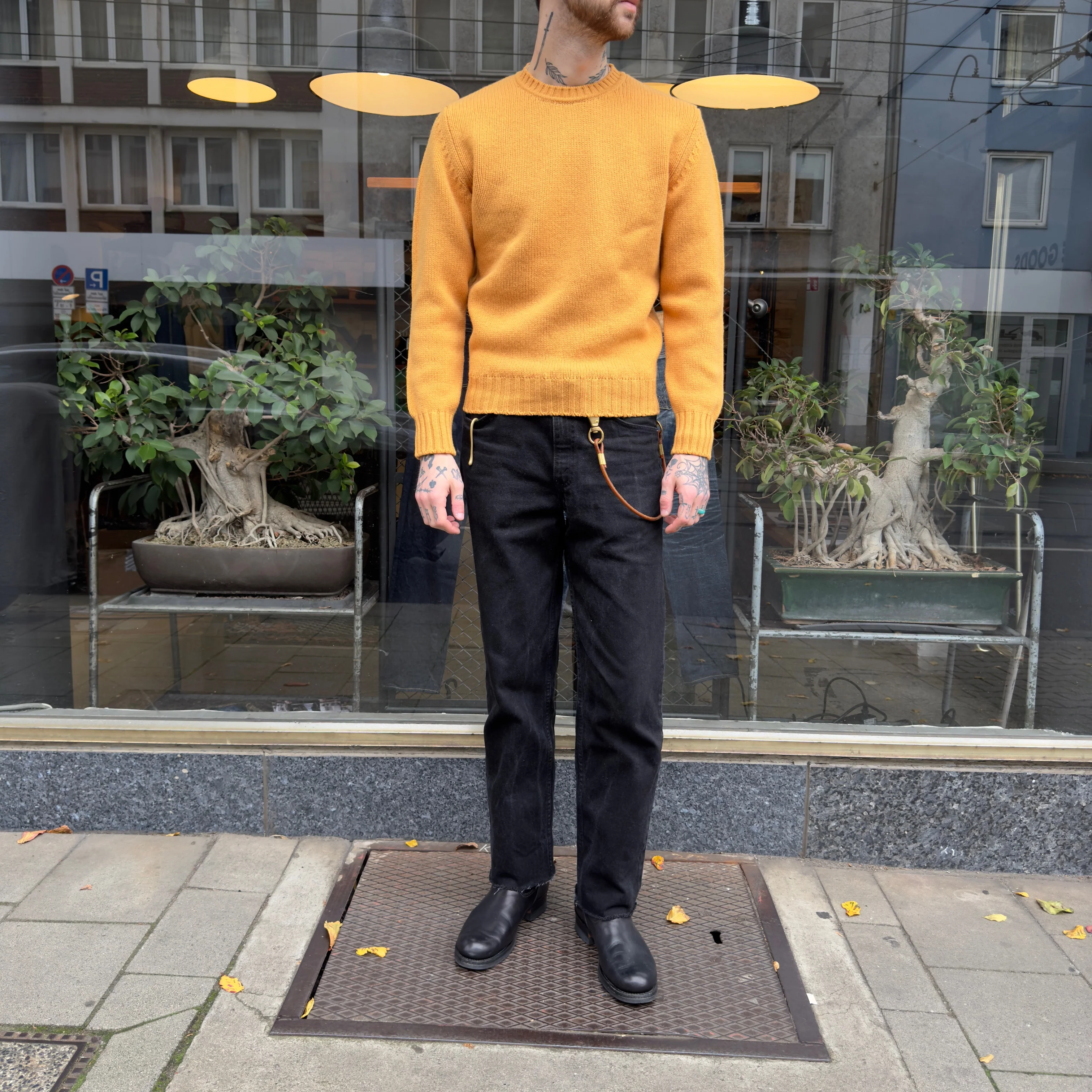 william lockie x stuf|f | lonny 4-ply crew neck sweater - harvest gold - Image 2