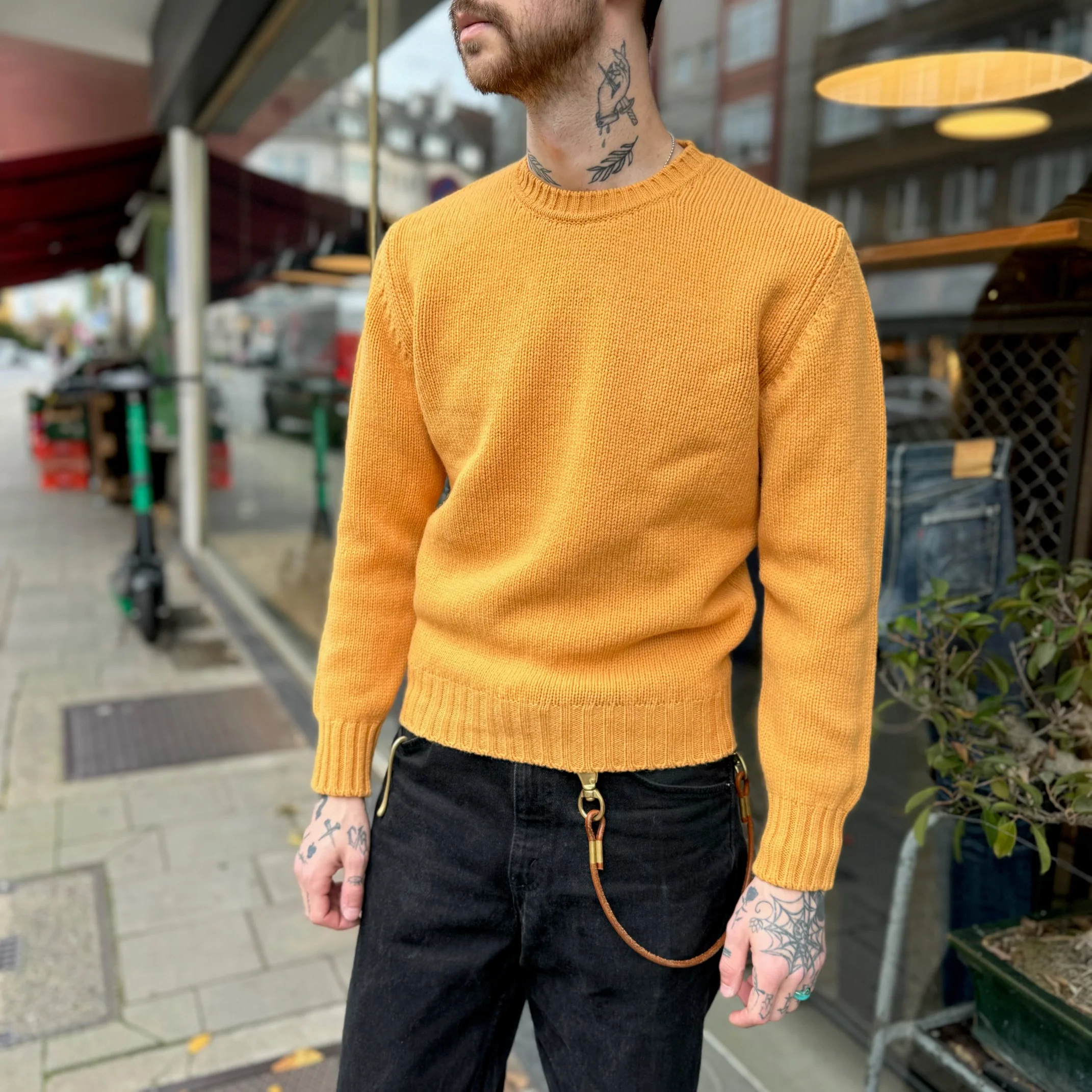 william lockie x stuf|f | lonny 4-ply crew neck sweater - harvest gold - Image 3