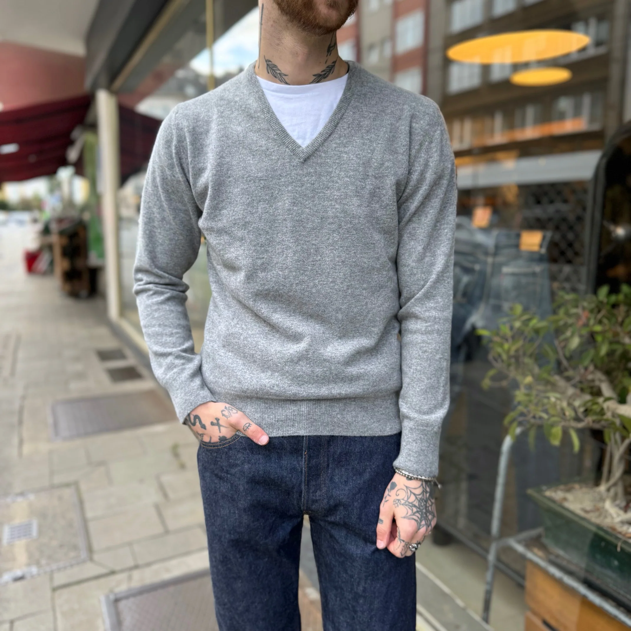 william lockie x stuf|f | super geelong v-neck sweater - grey flannel - Image 2
