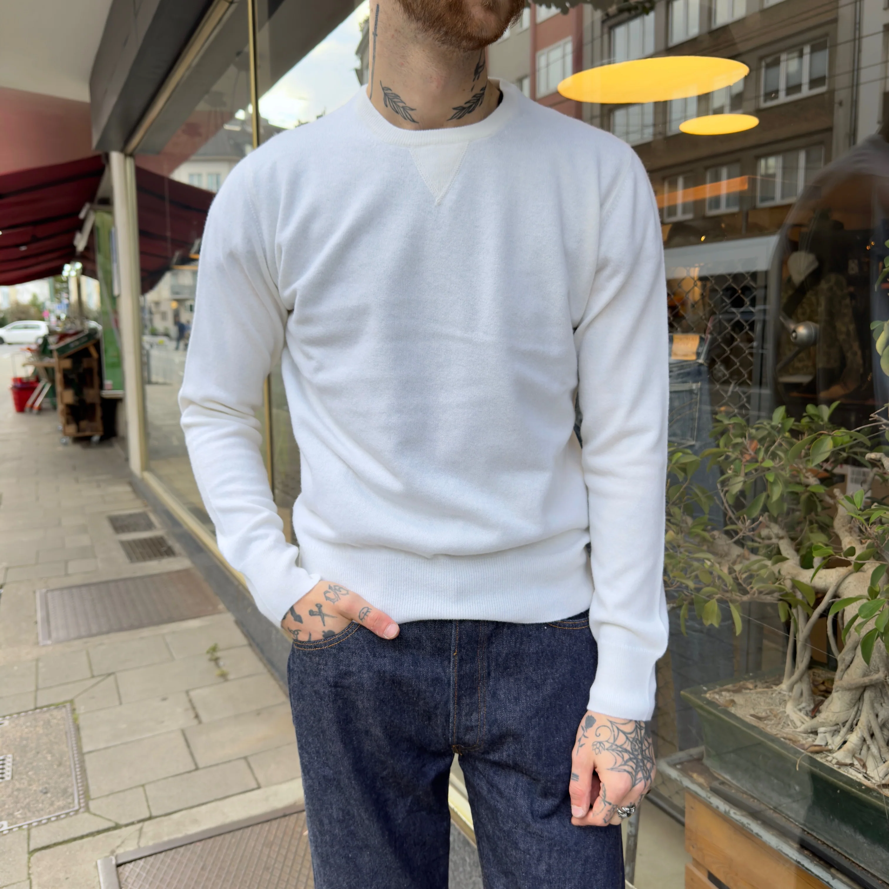 william lockie x stuf|f | vintage gordon v-inset crew neck sweater - ice white - Image 2