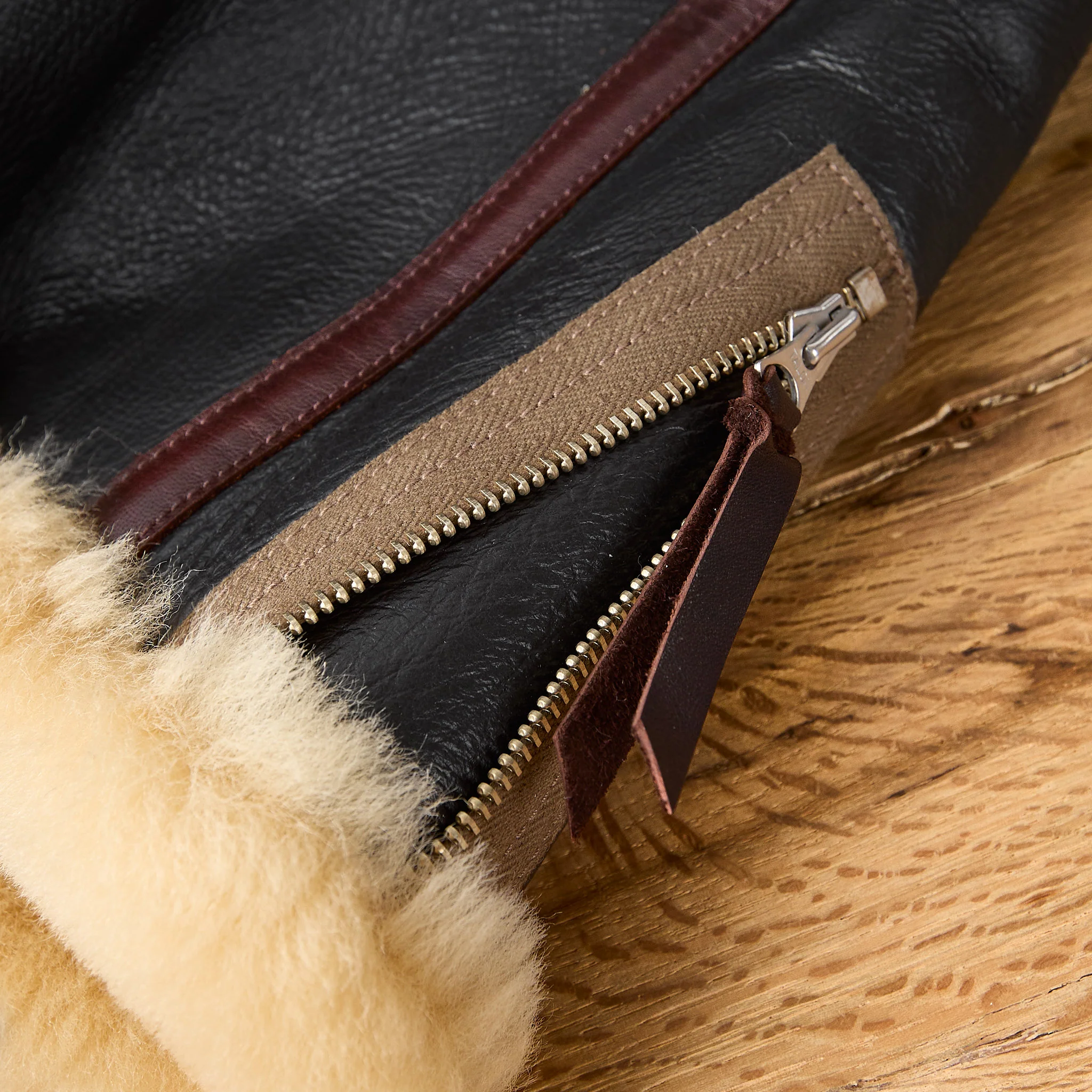 y'2 leather | colomer mouton type b-6 - black - Image 8