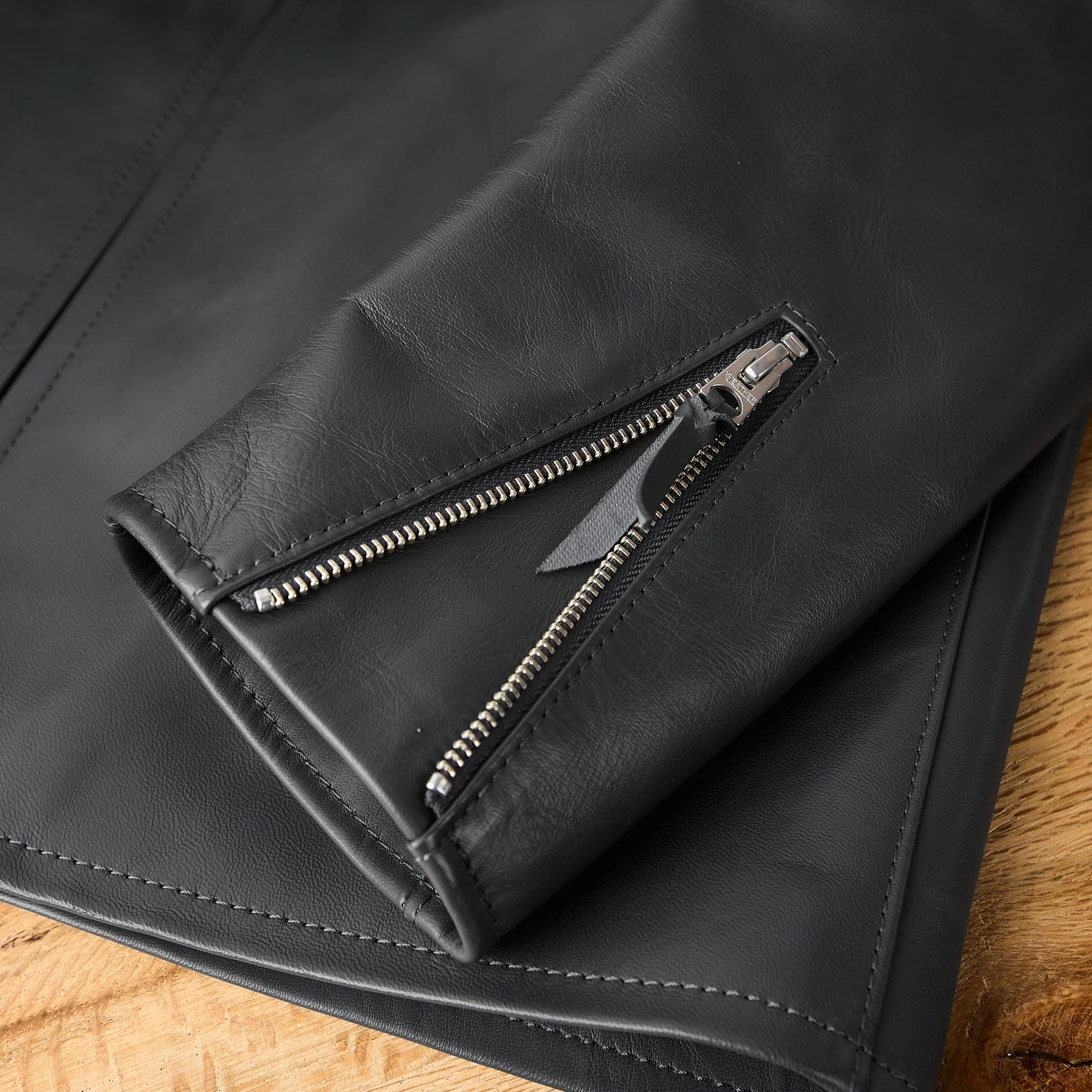 y'2 leather | vintage horse light single riders gray (pr-65) - Image 6
